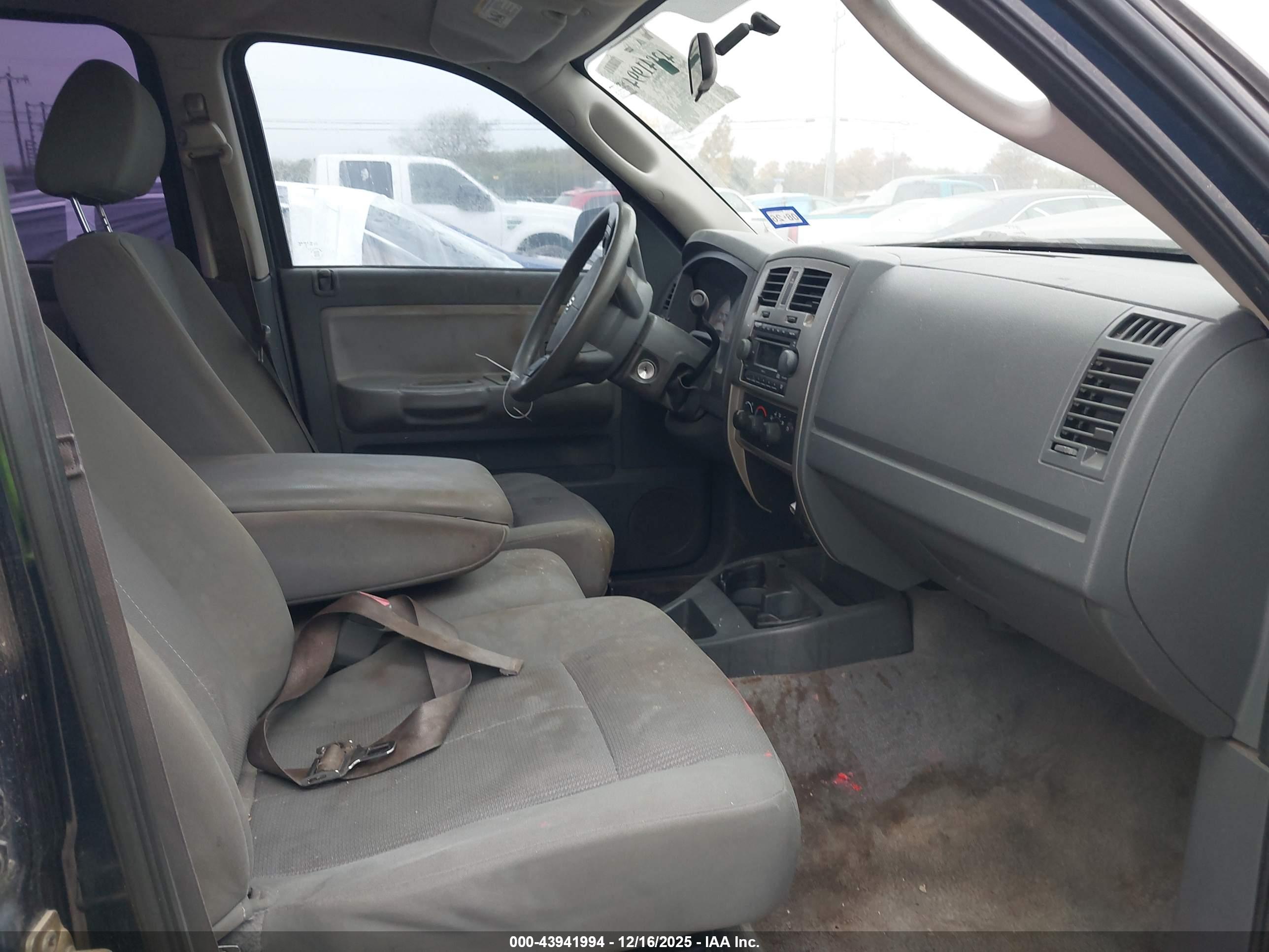 DODGE DAKOTA image 5