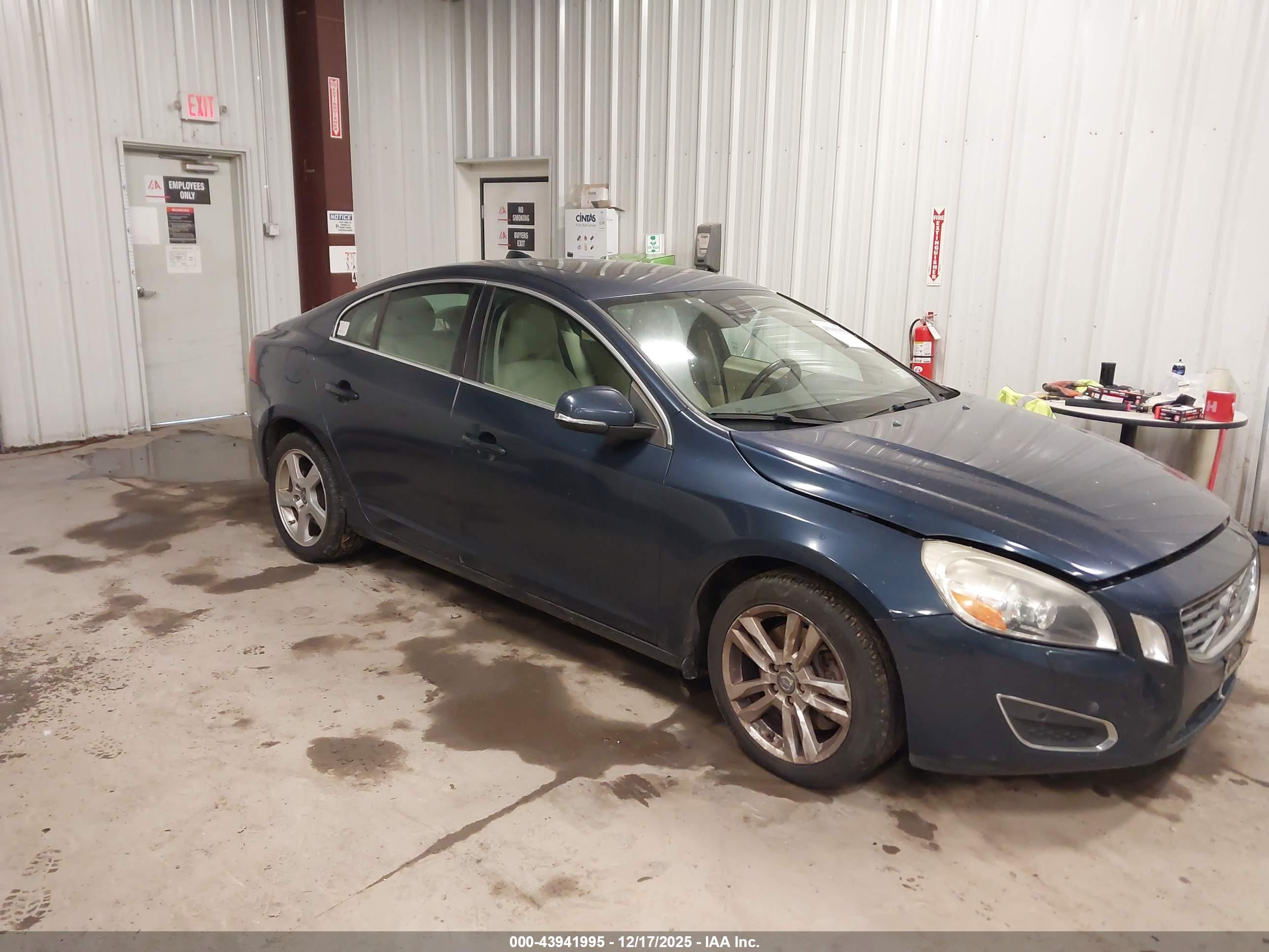 VOLVO S60 image 3