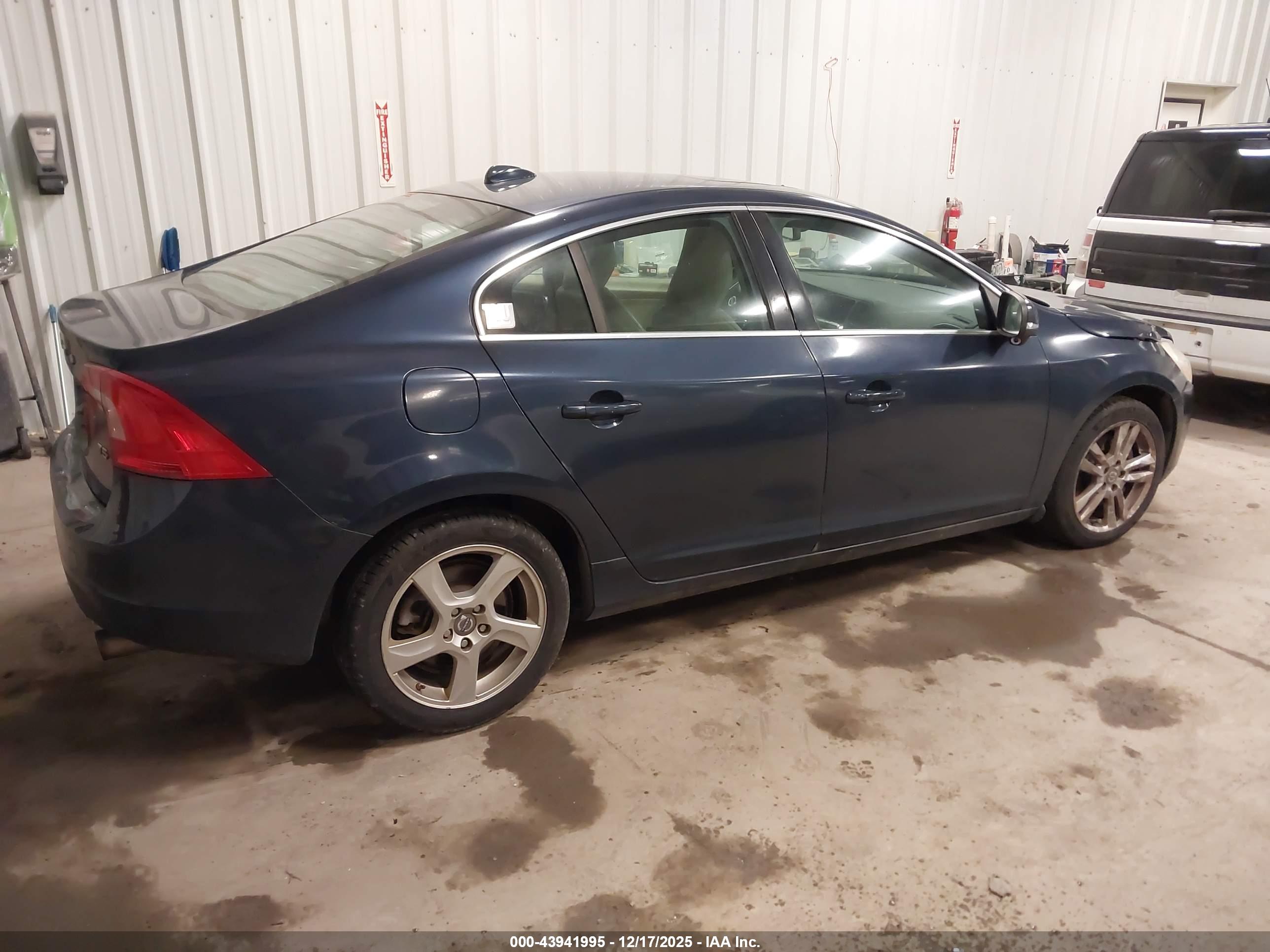 VOLVO S60 image 4