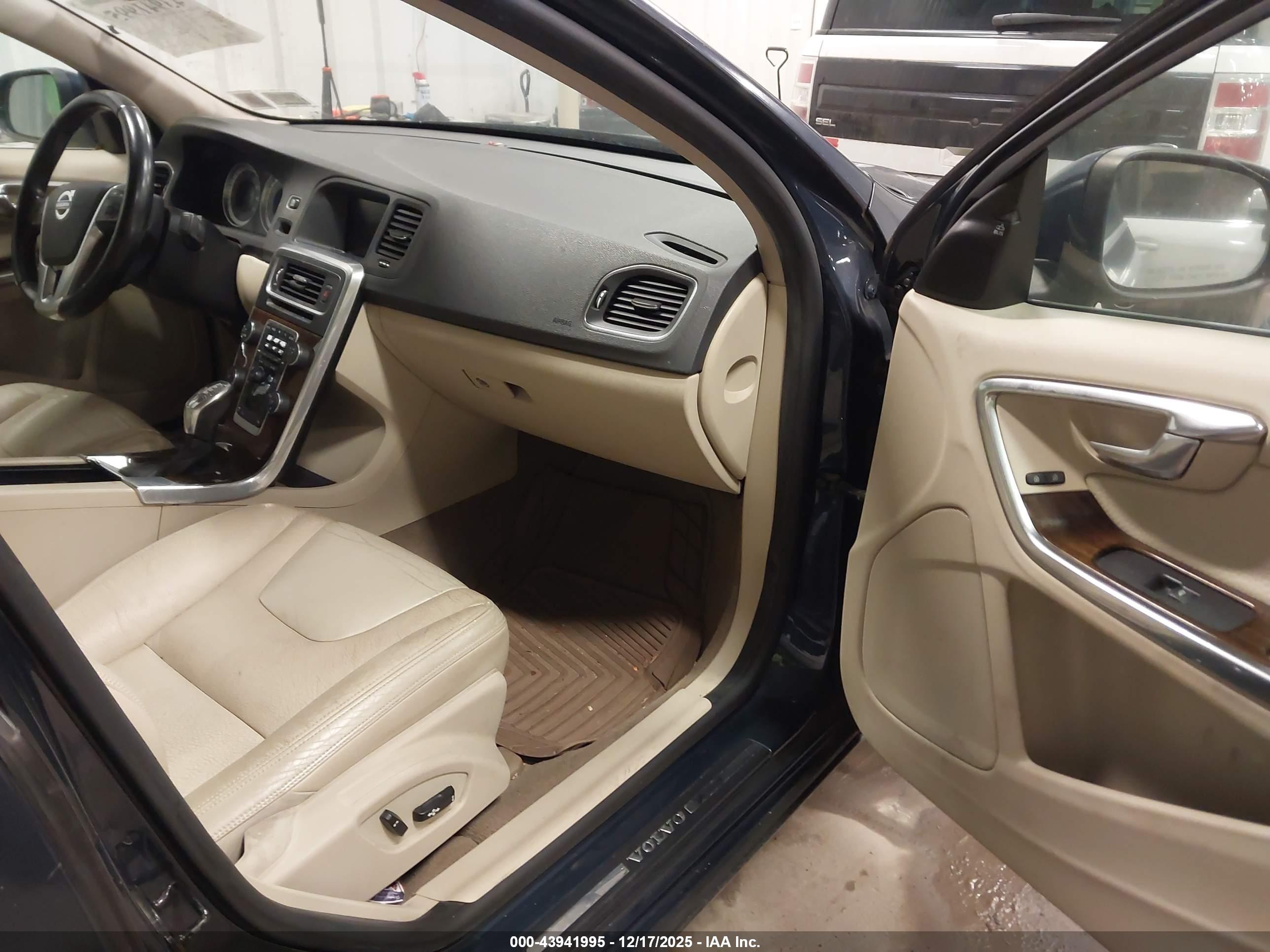 VOLVO S60 image 5