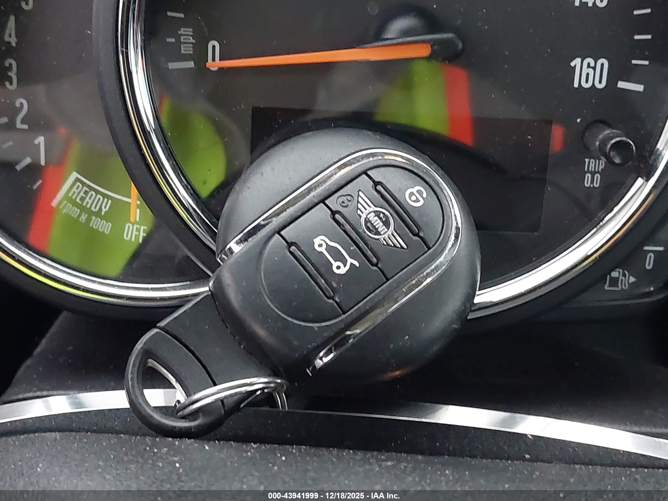 MINI COUNTRYMAN image 11