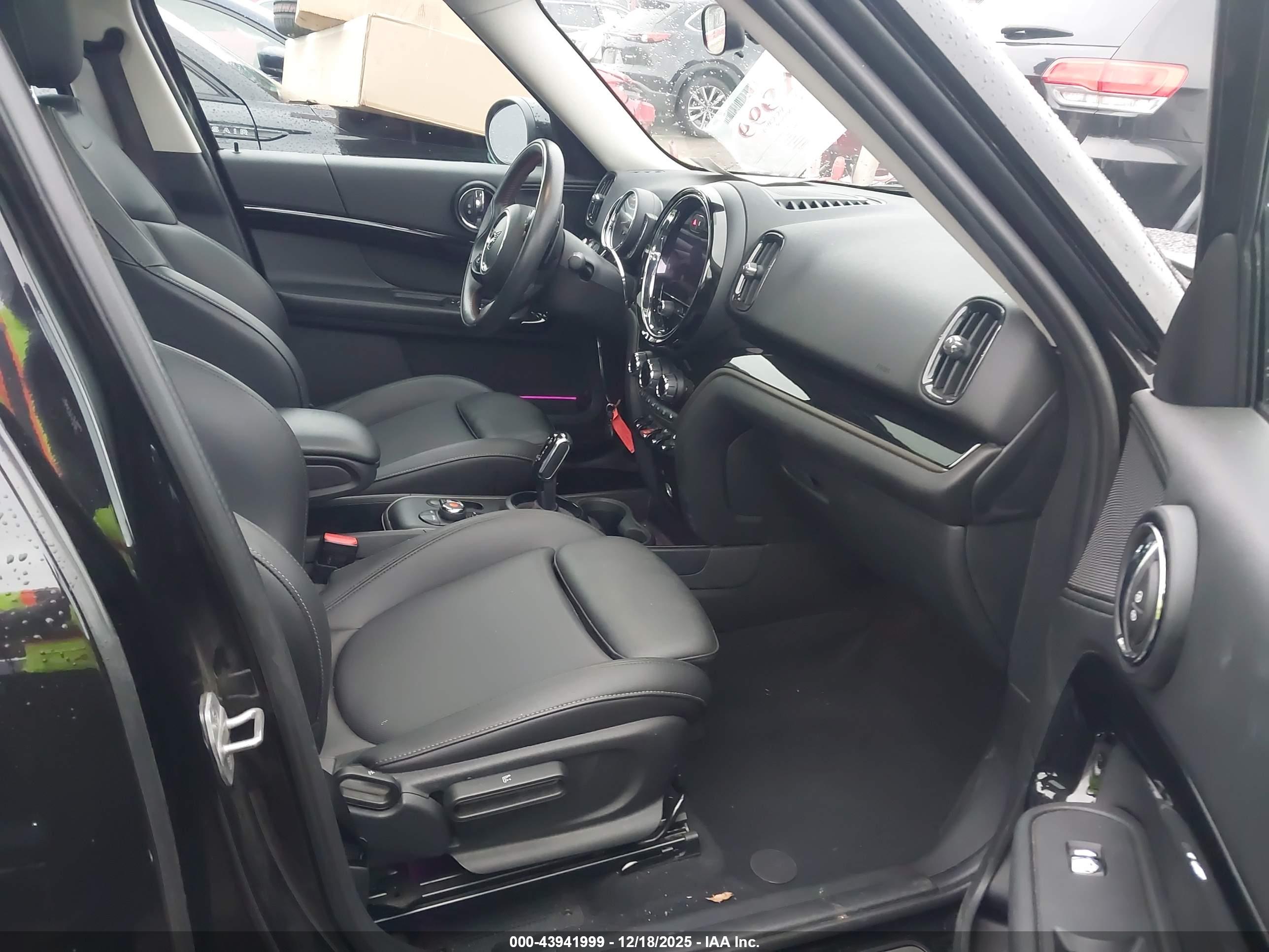 MINI COUNTRYMAN image 5