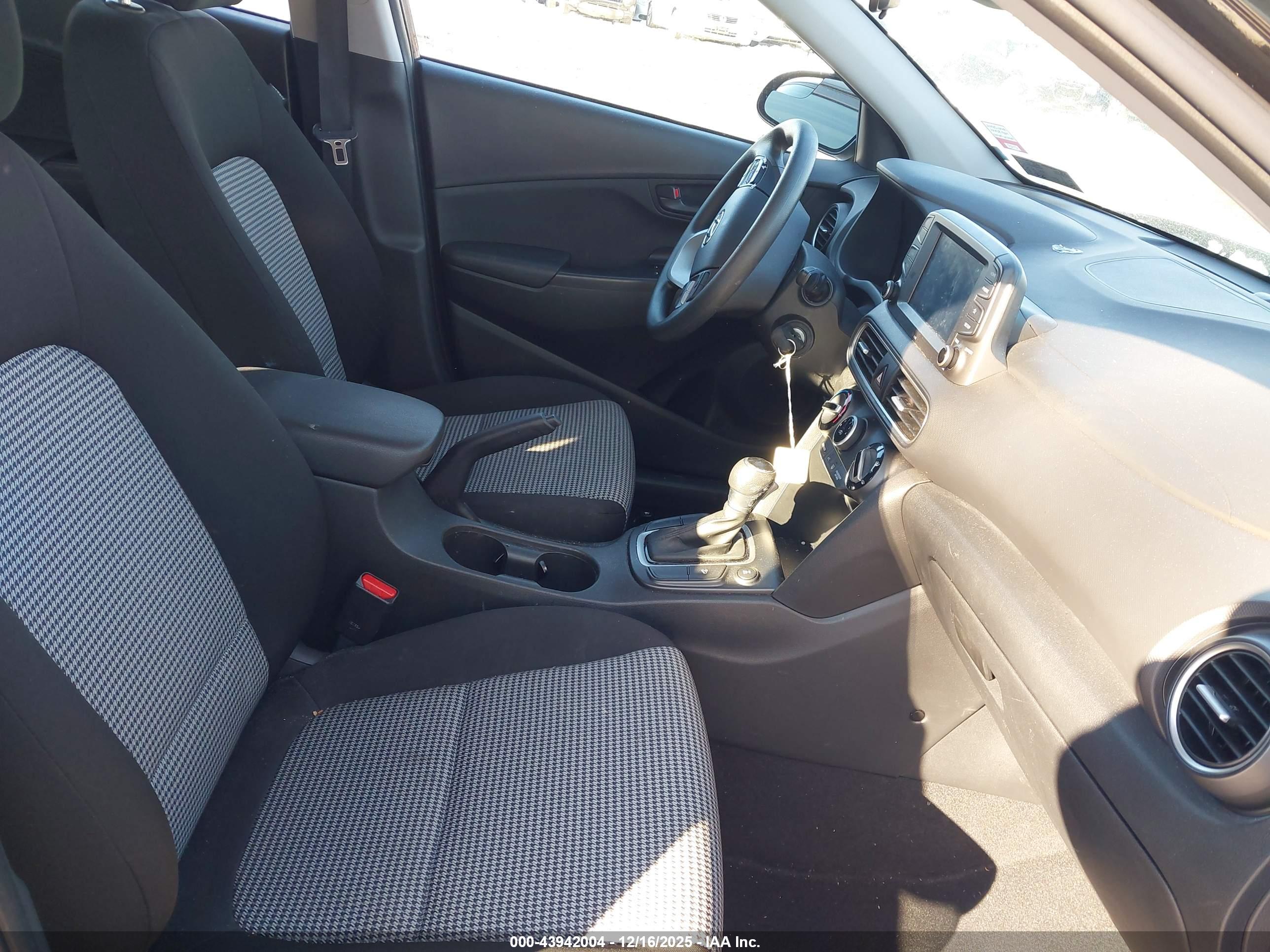 HYUNDAI KONA image 5