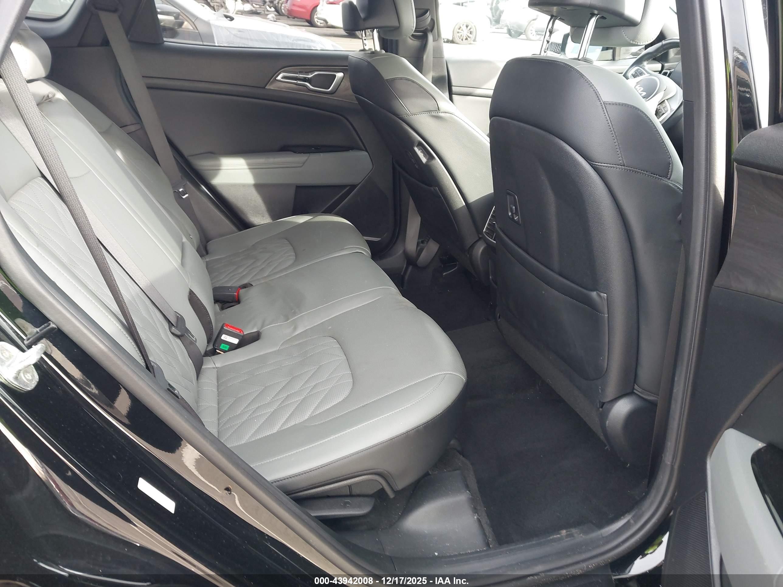KIA SPORTAGE image 8