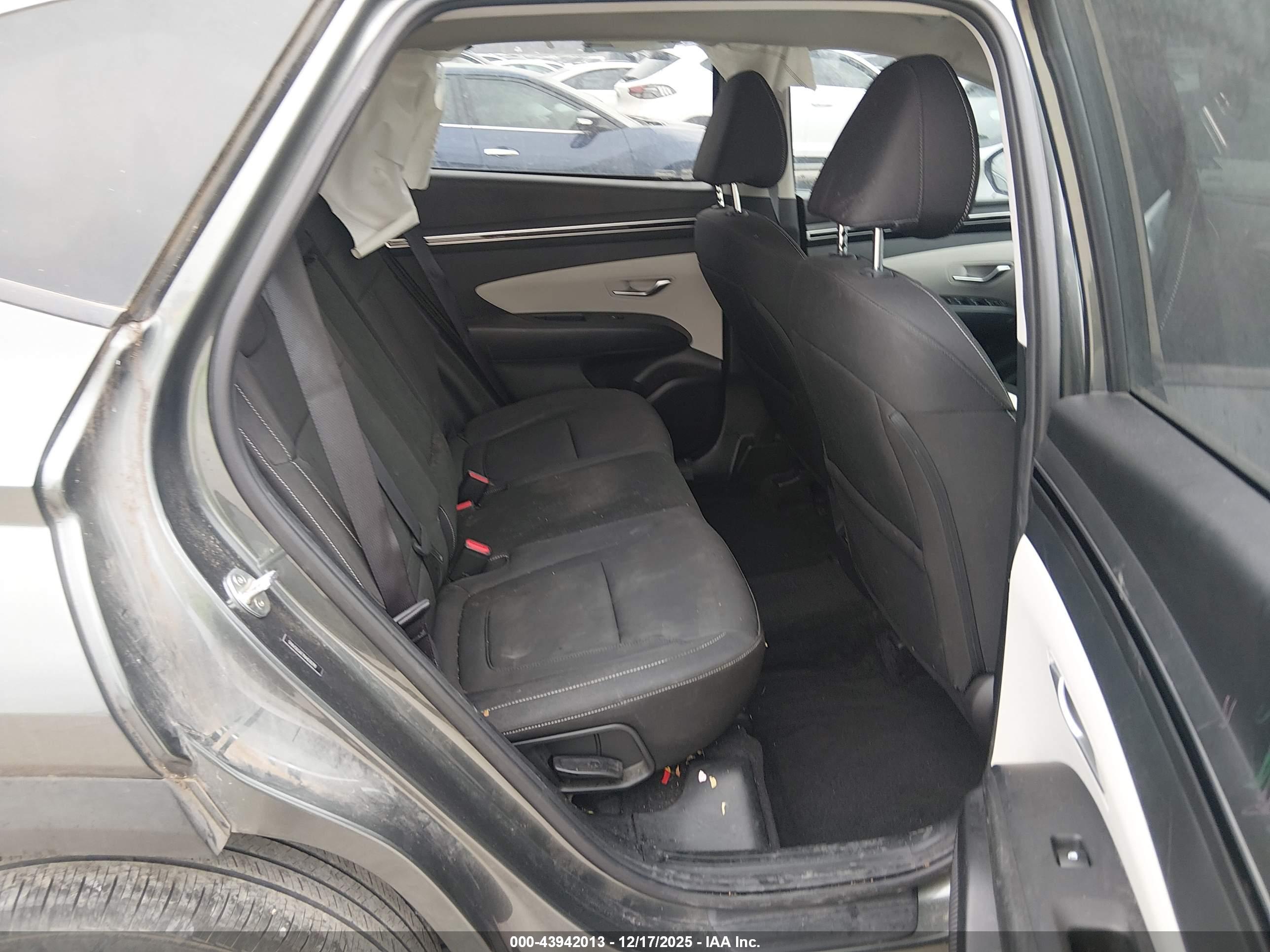 HYUNDAI TUCSON image 8