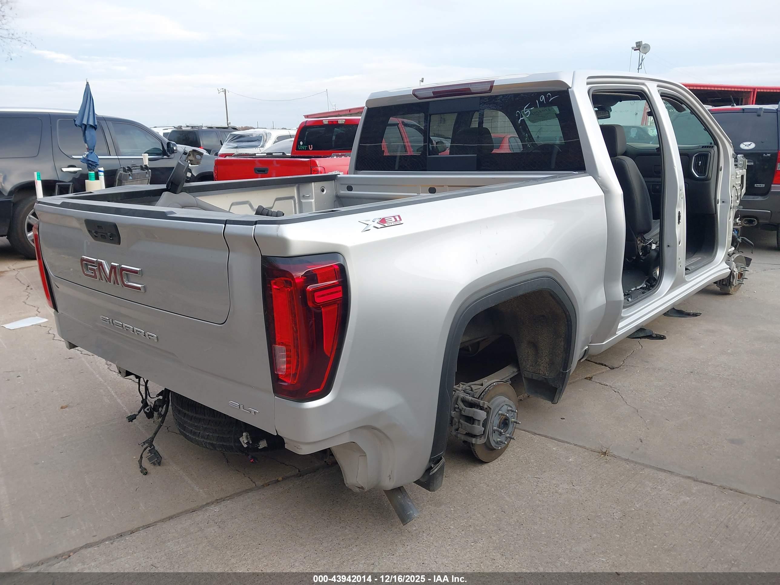 GMC SIERRA image 4