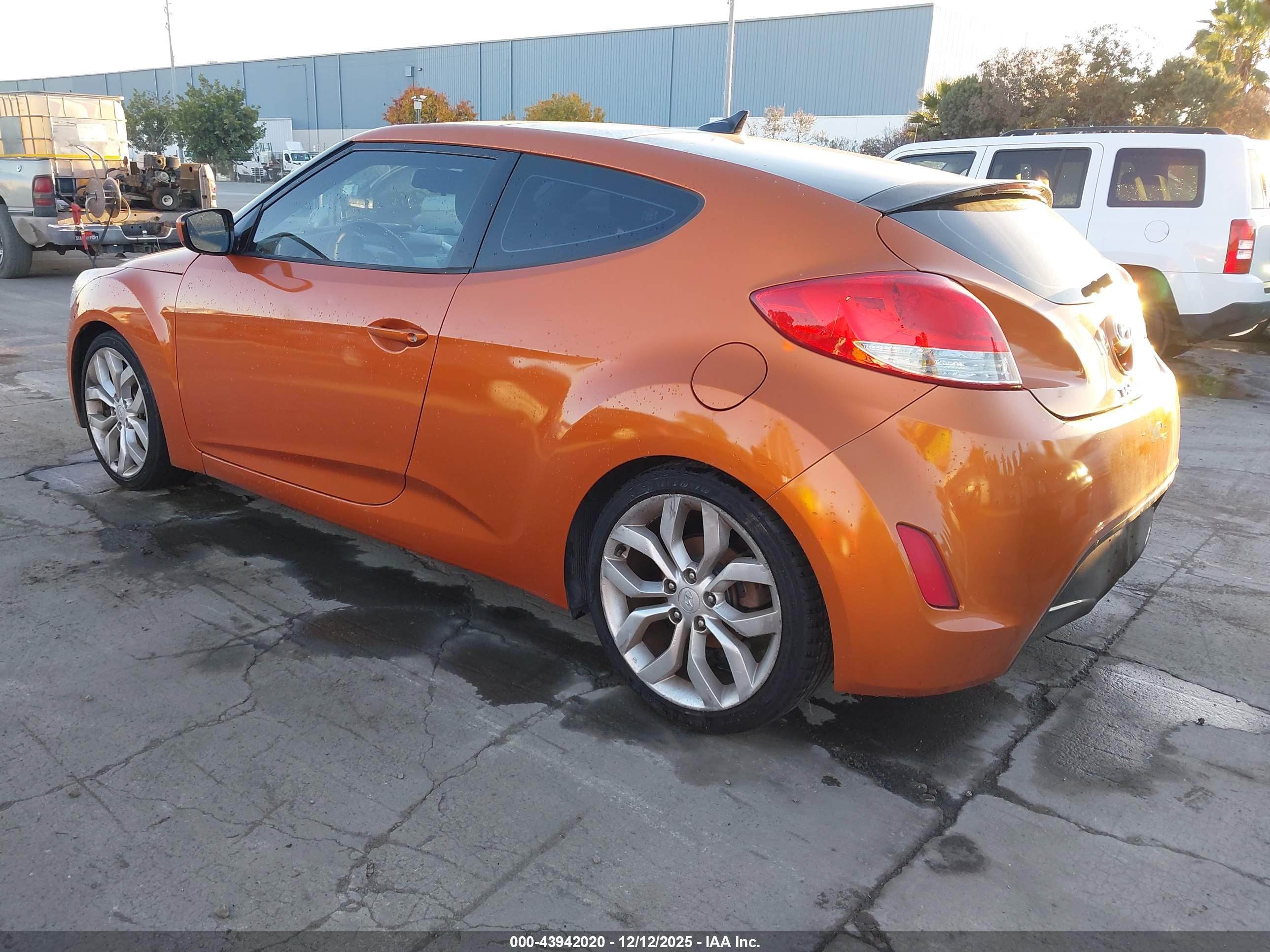 HYUNDAI VELOSTER image 3