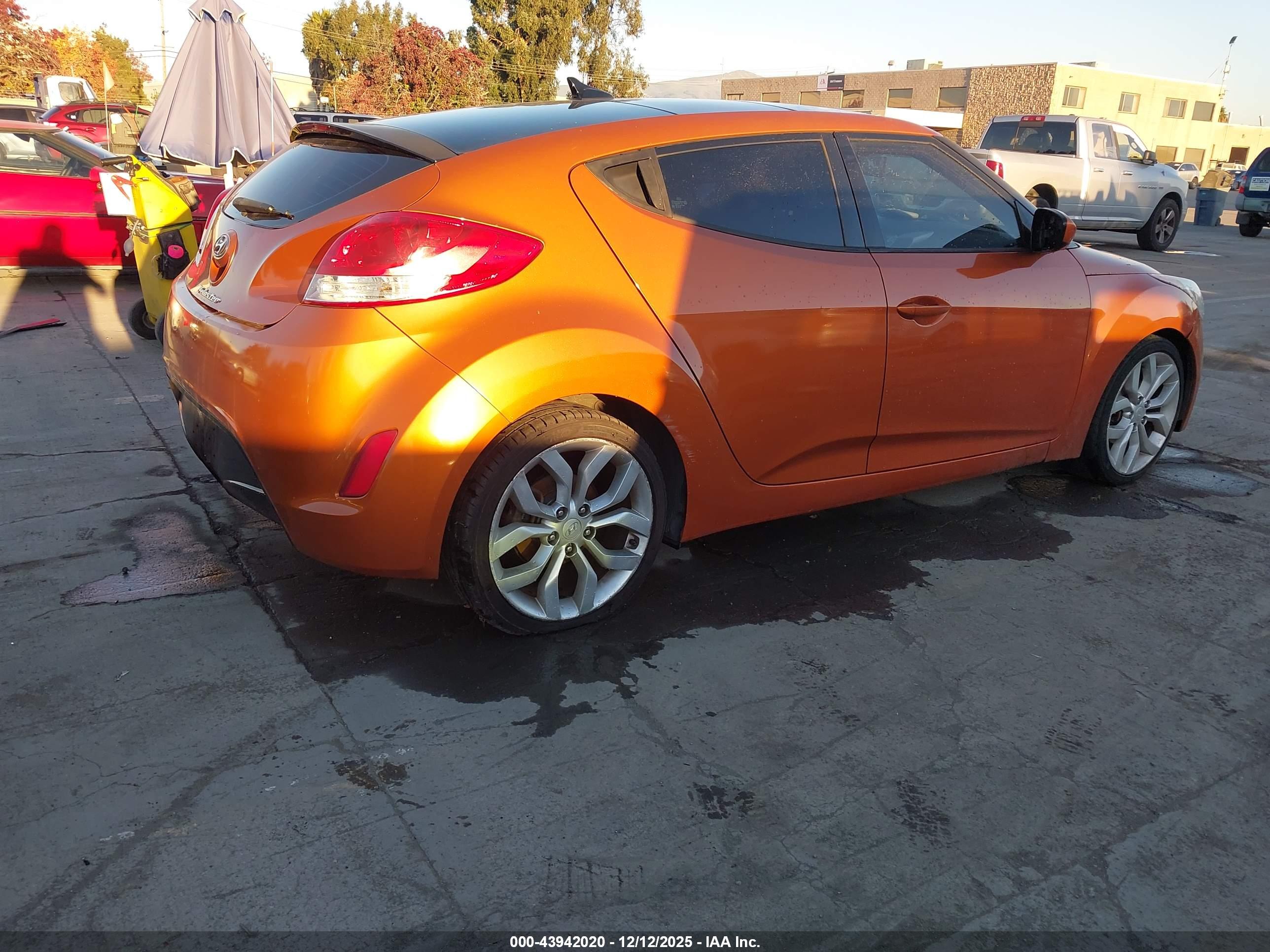 HYUNDAI VELOSTER image 4