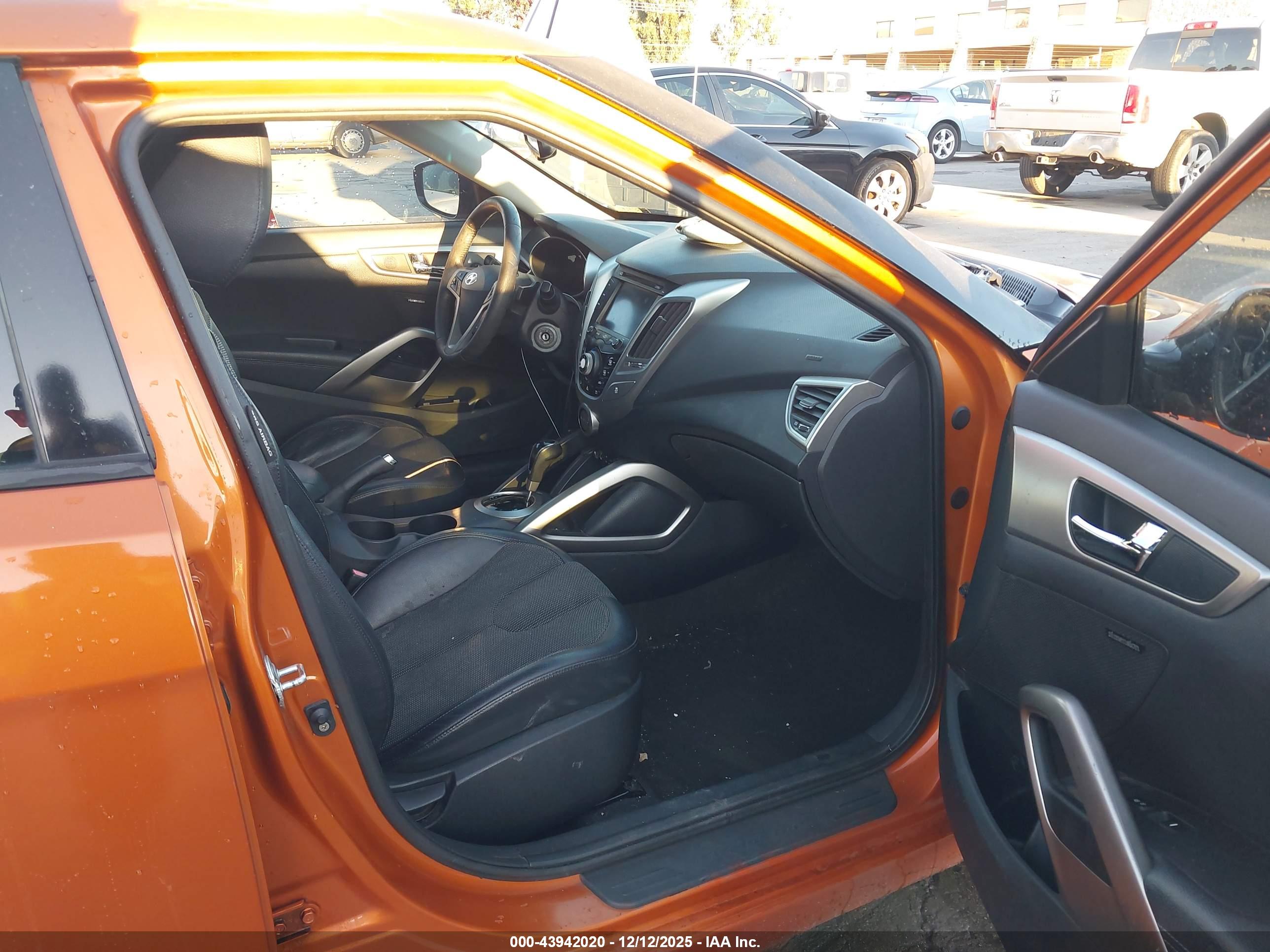 HYUNDAI VELOSTER image 5