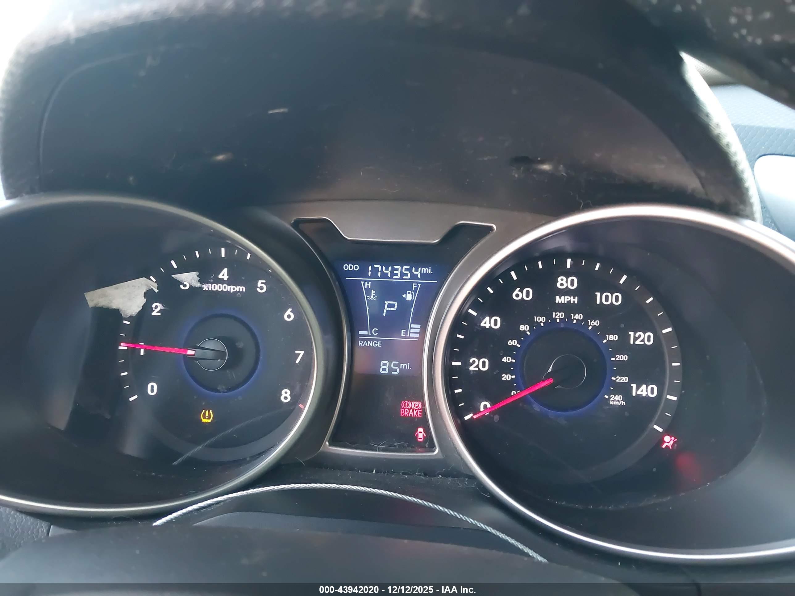 HYUNDAI VELOSTER image 7