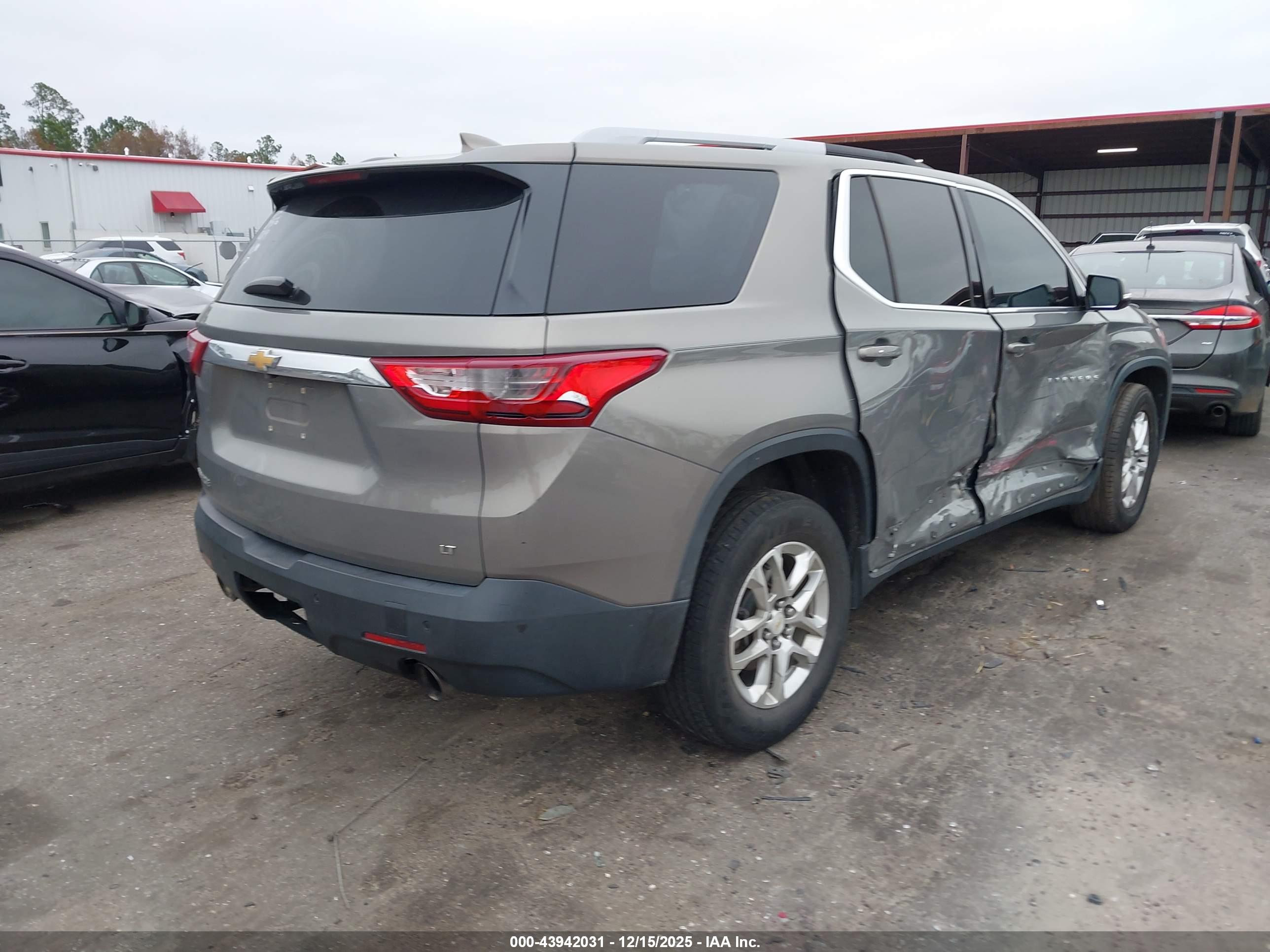 CHEVROLET TRAVERSE image 4