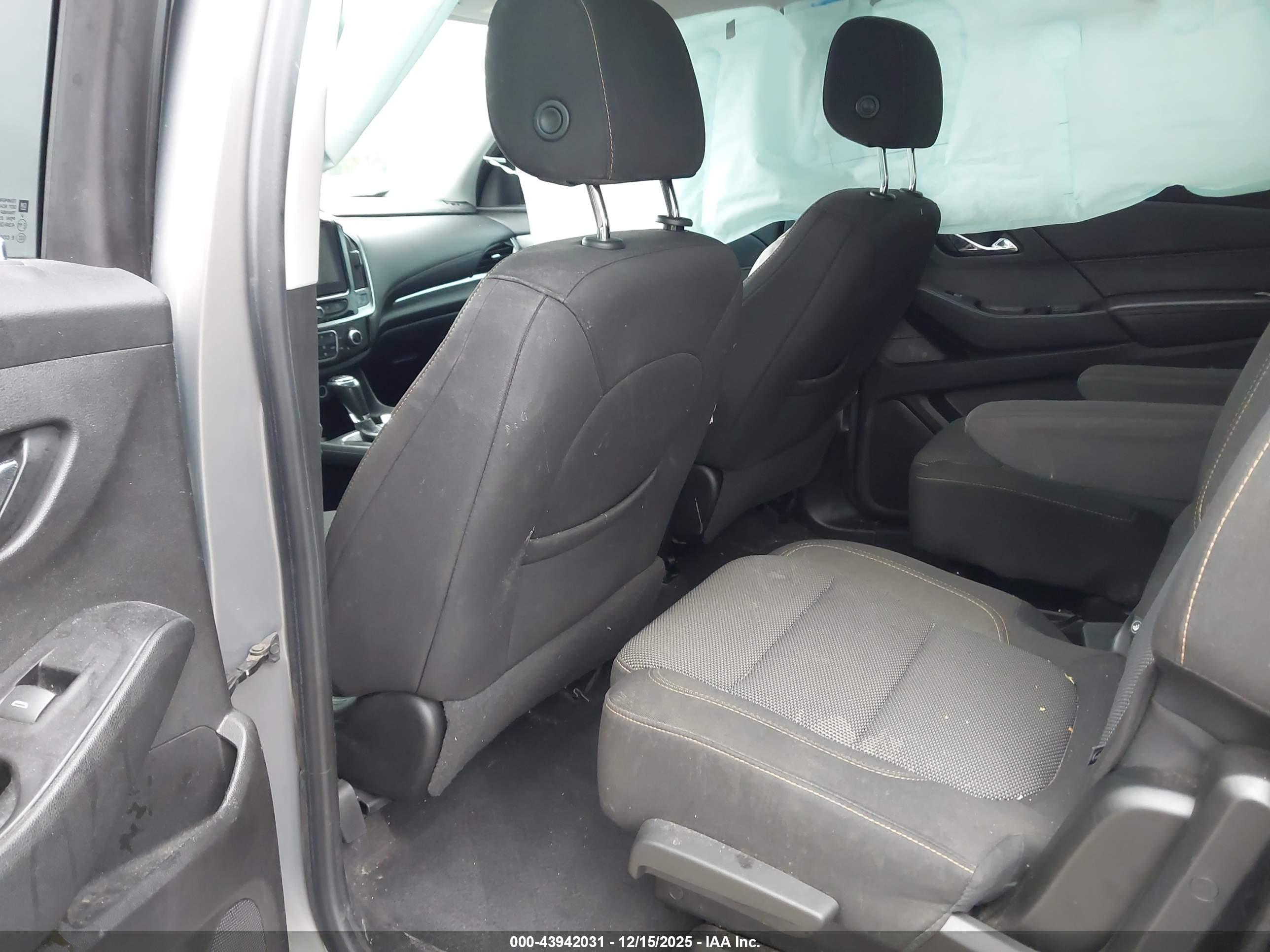 CHEVROLET TRAVERSE image 8