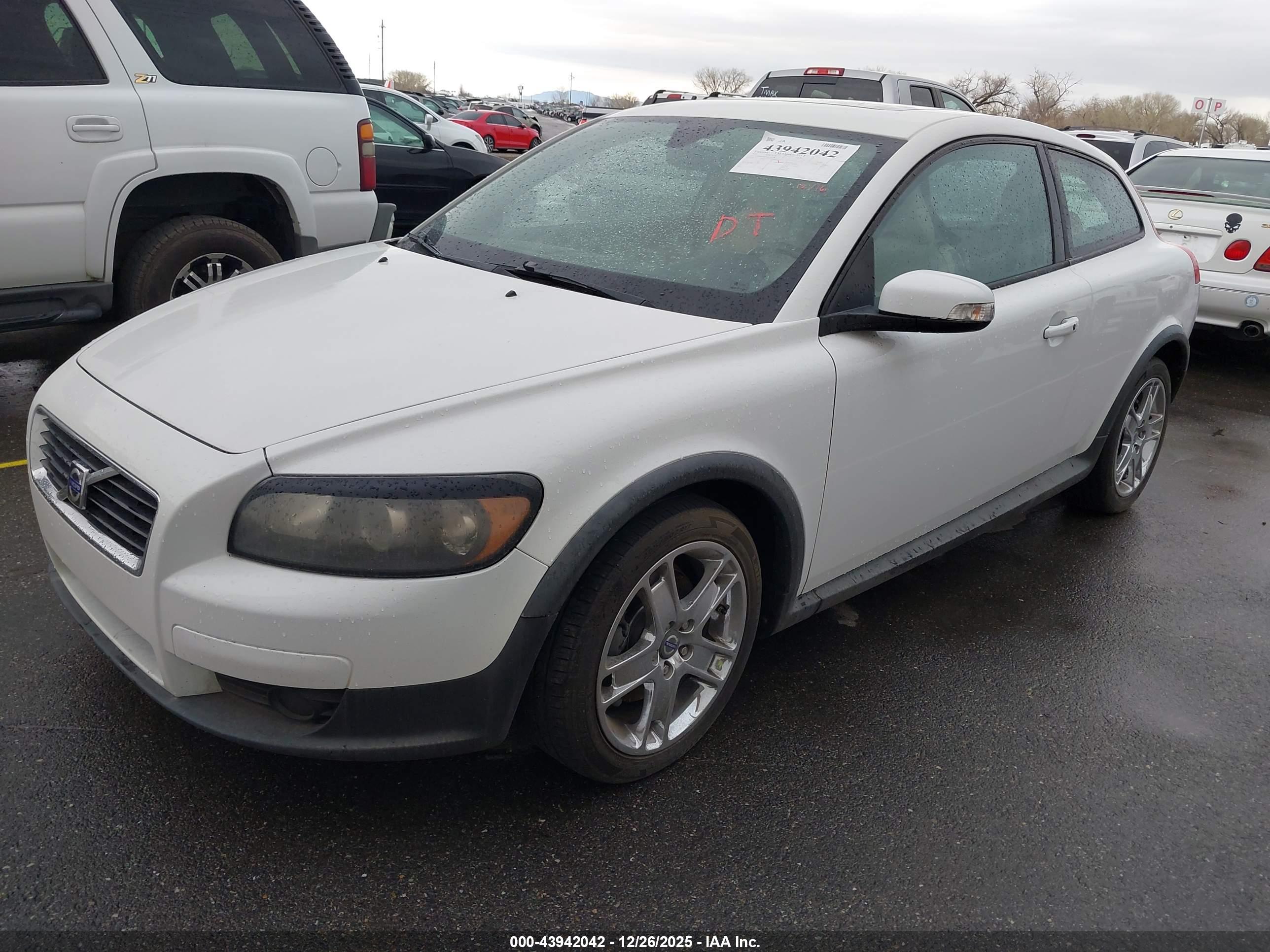 VOLVO C30 image 2