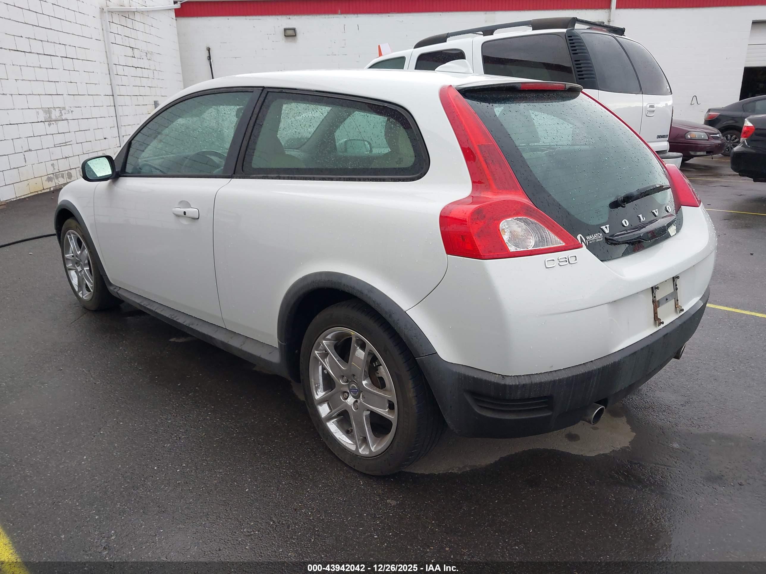 VOLVO C30 image 3
