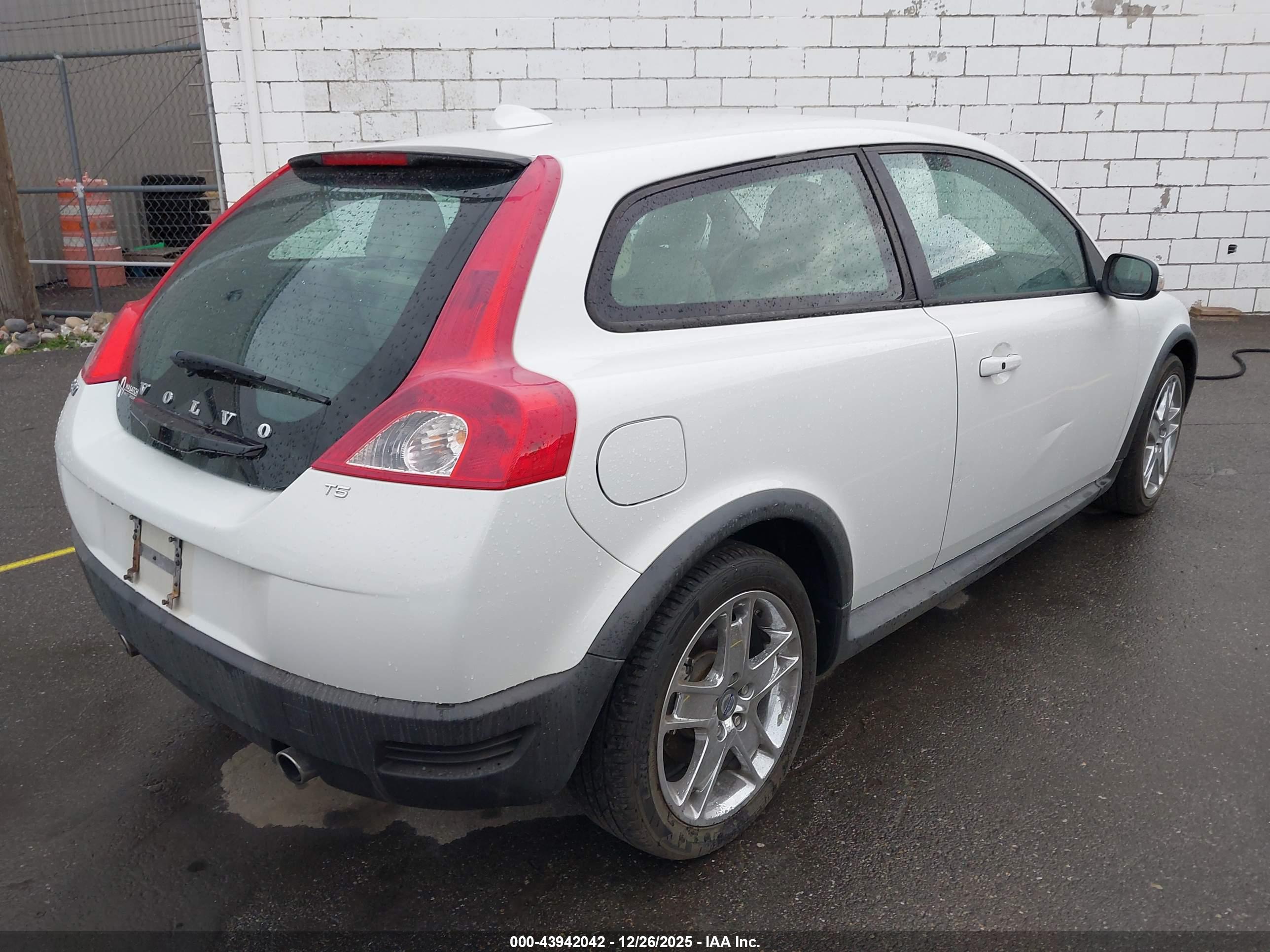 VOLVO C30 image 4