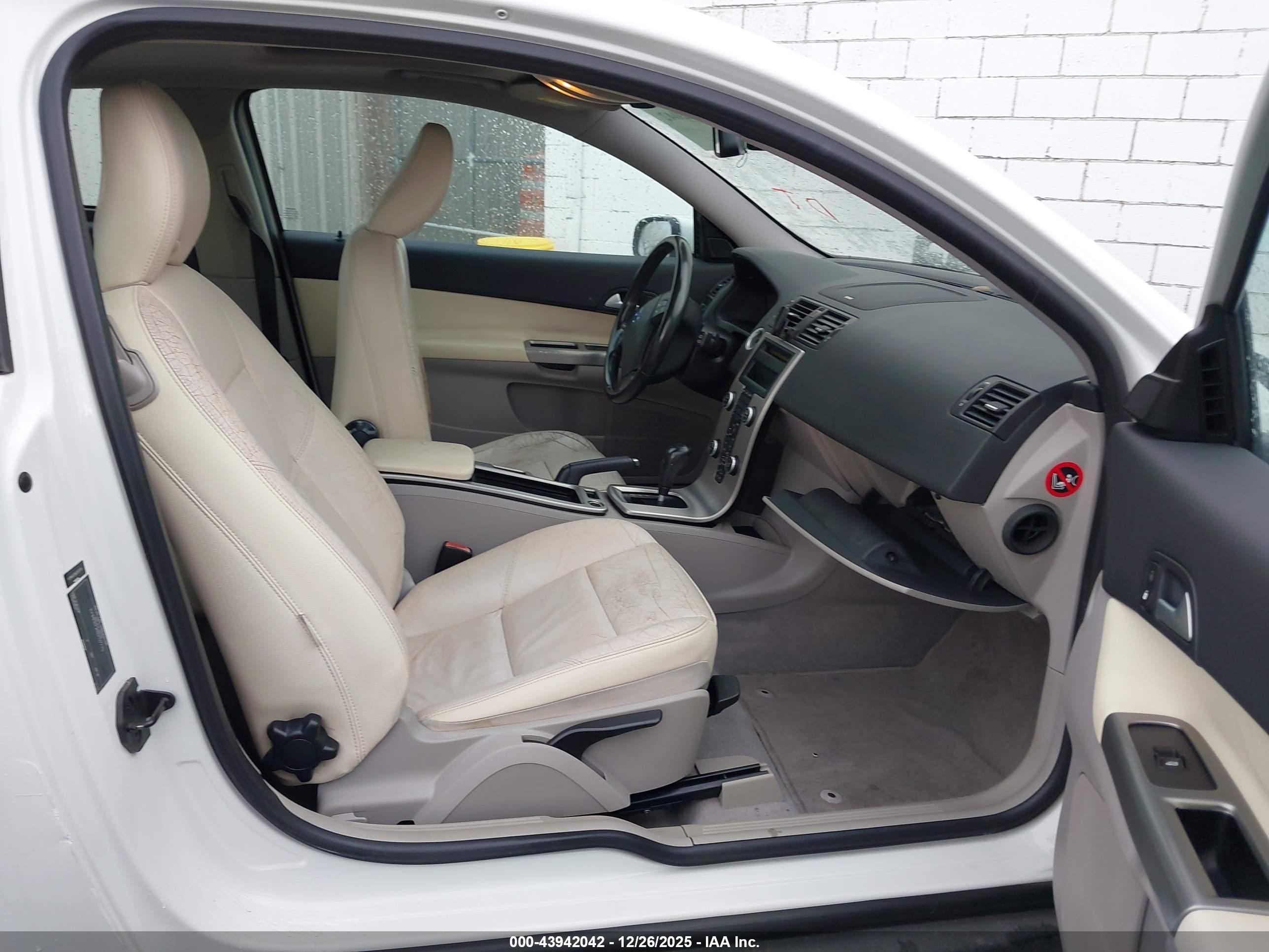 VOLVO C30 image 5