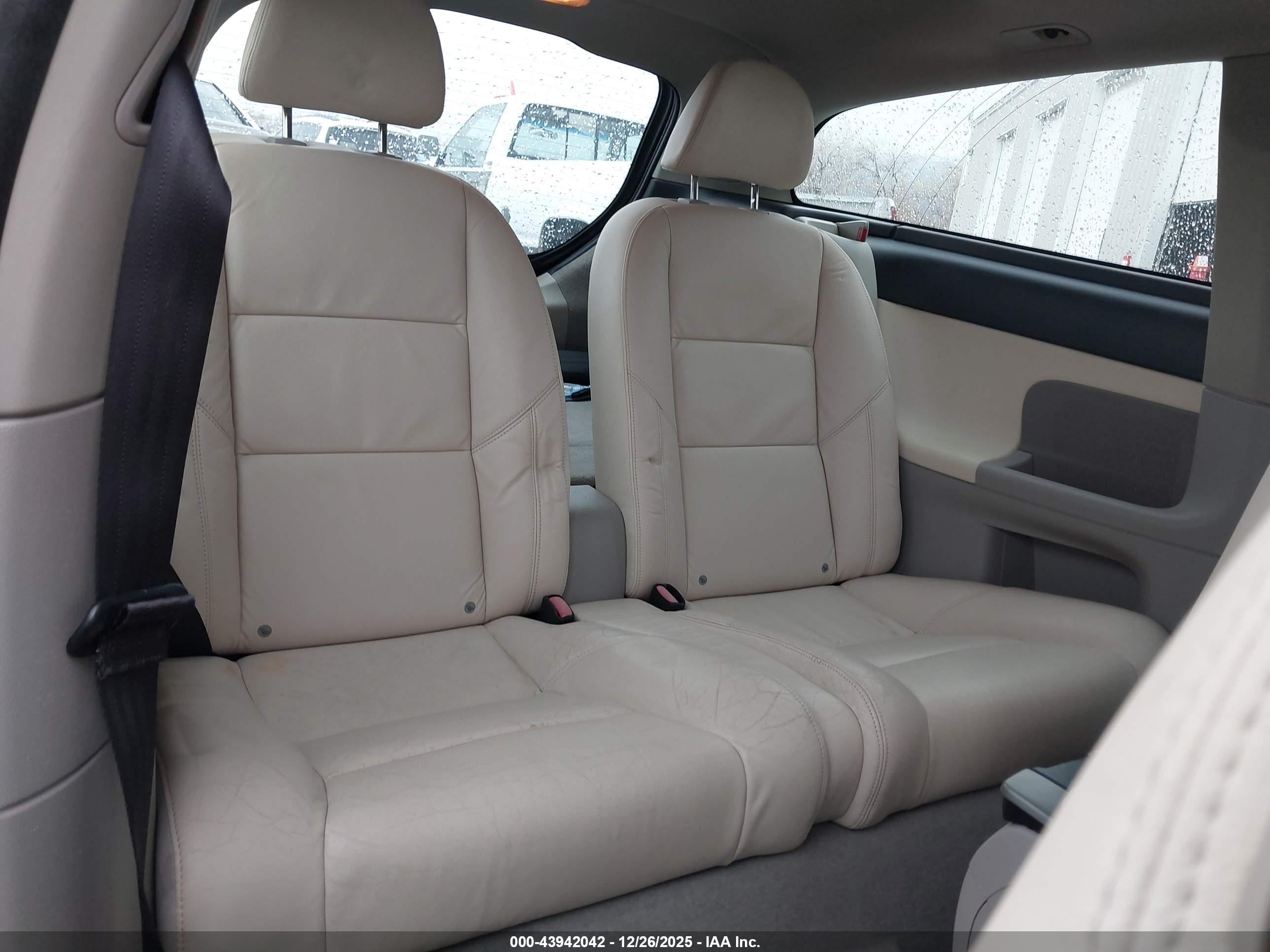 VOLVO C30 image 8