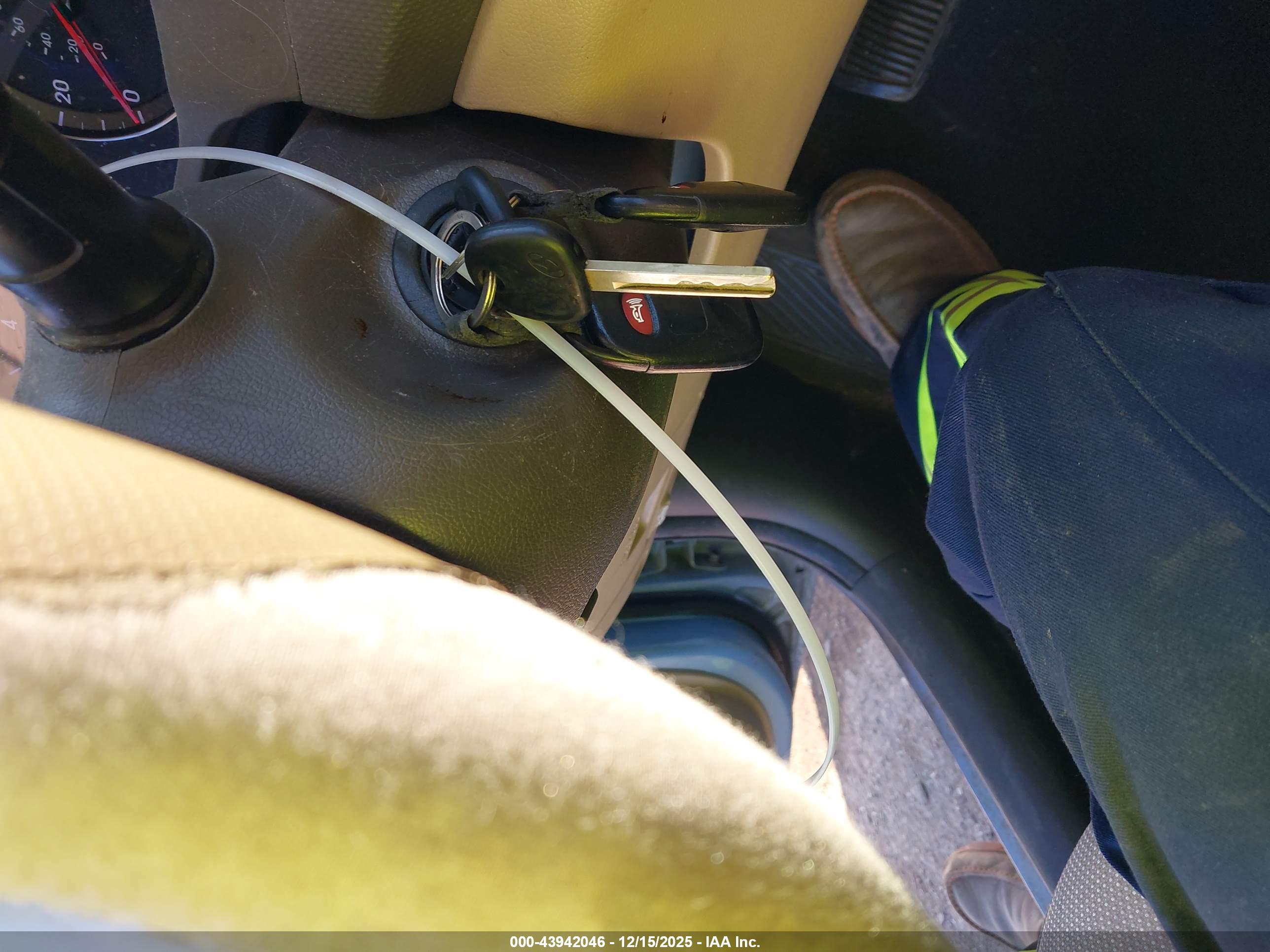 HYUNDAI ACCENT image 11