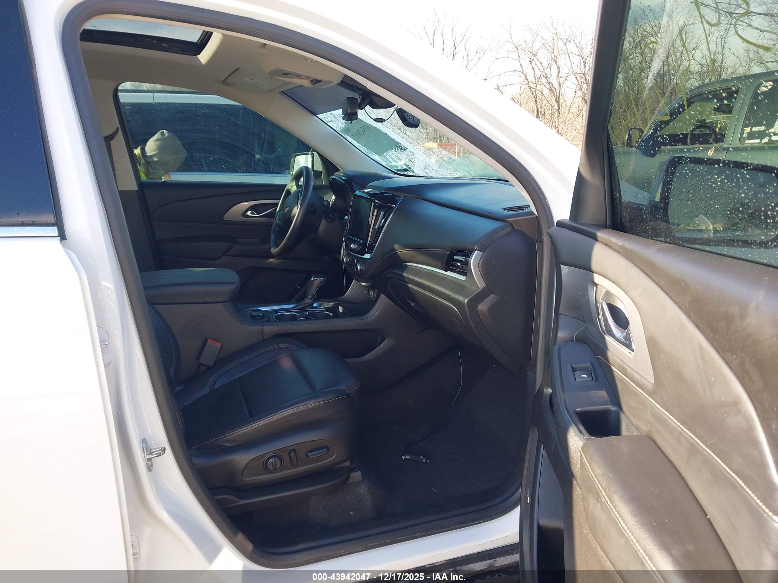 CHEVROLET TRAVERSE image 5