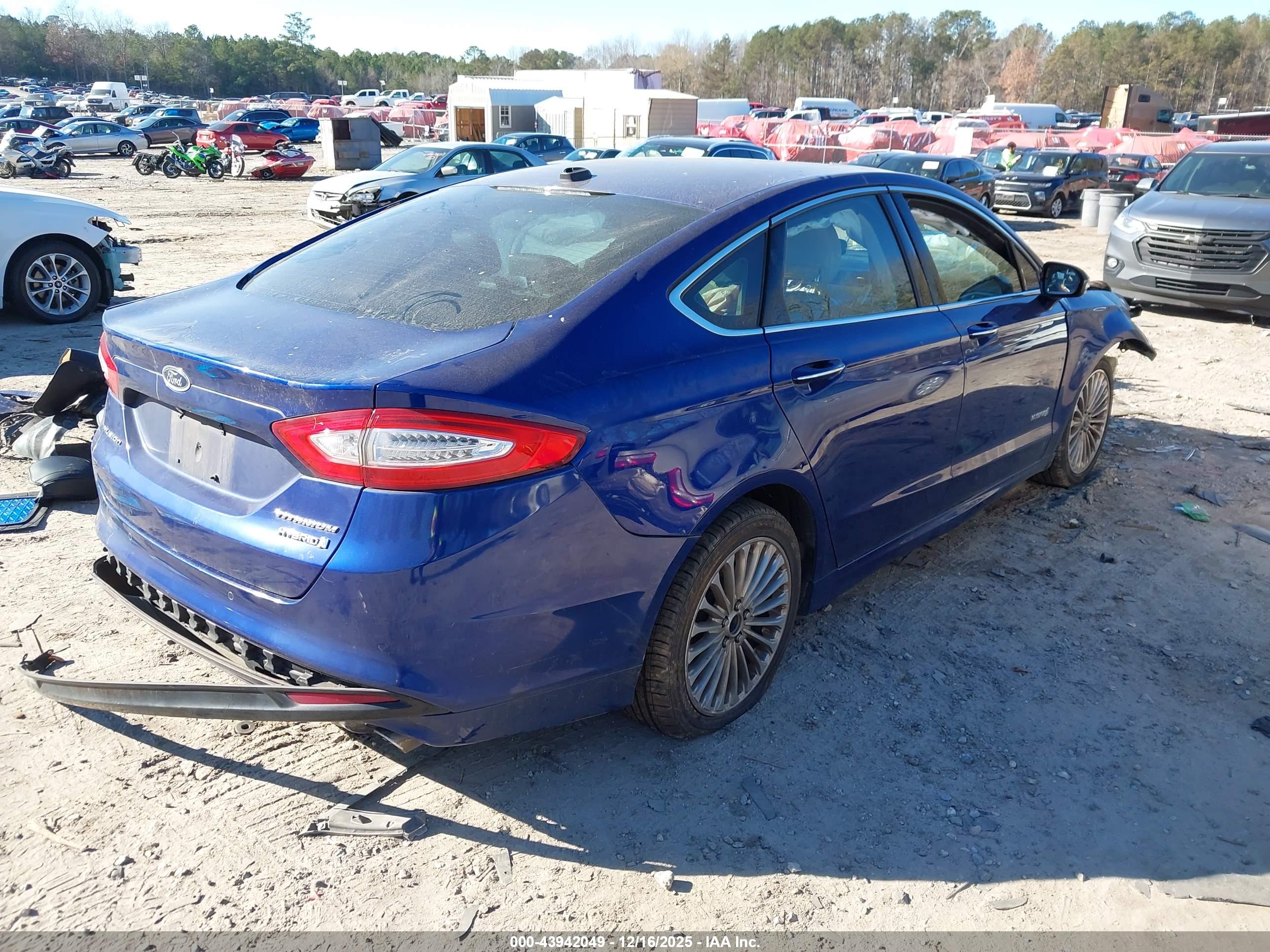FORD FUSION image 4