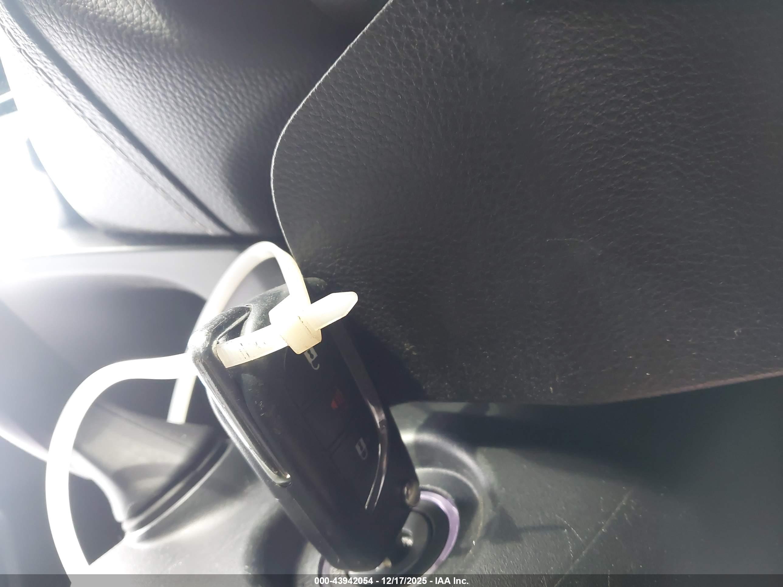 TOYOTA RAV4 image 11