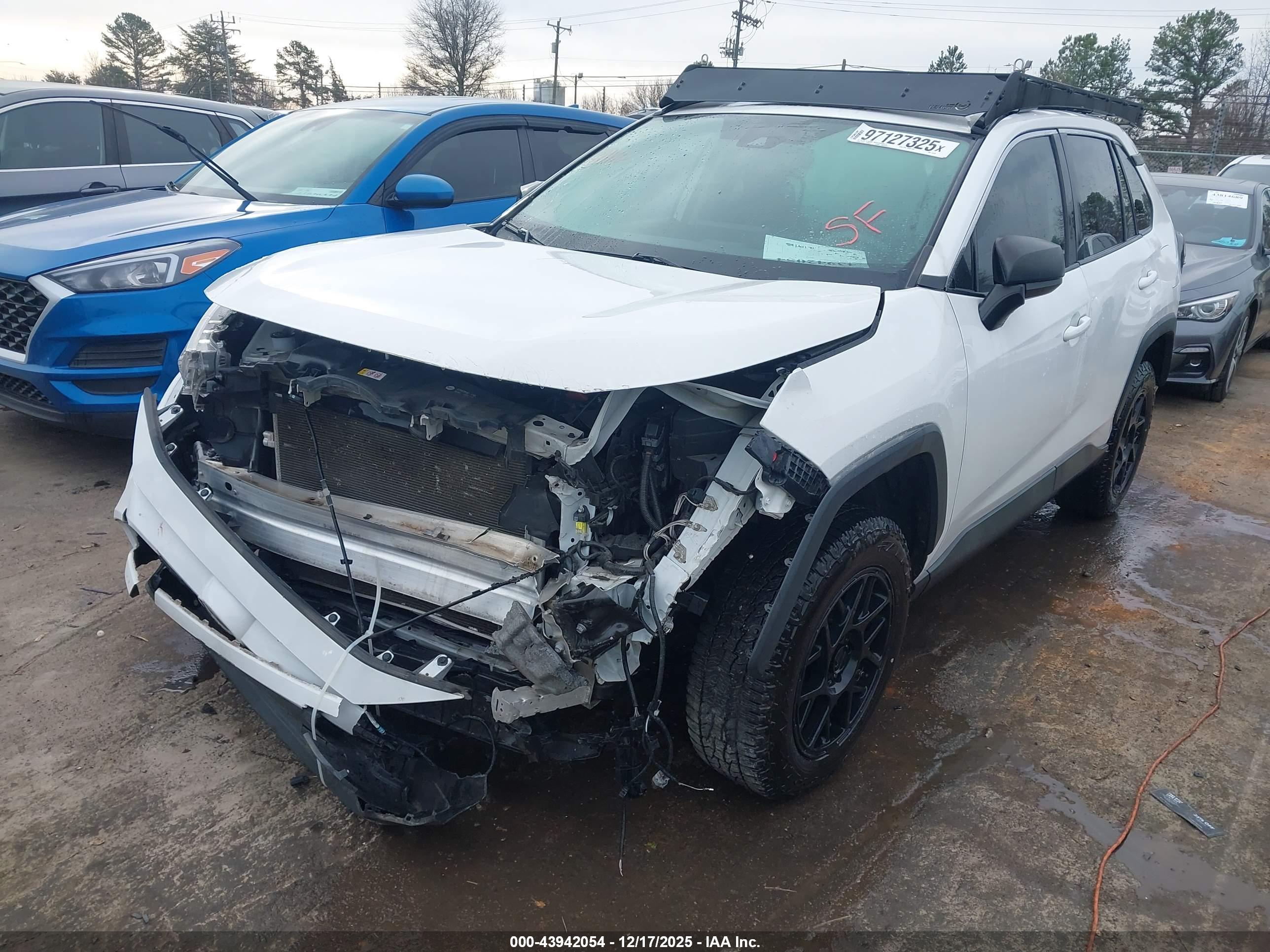 TOYOTA RAV4 image 2