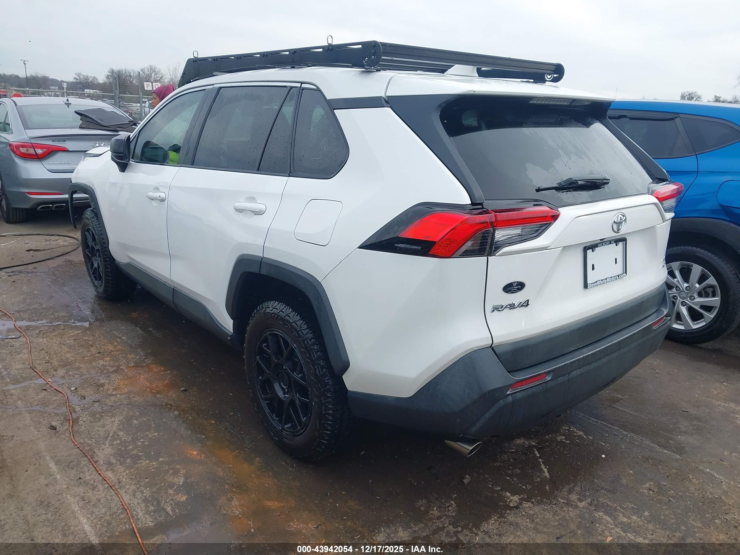 TOYOTA RAV4 image 3