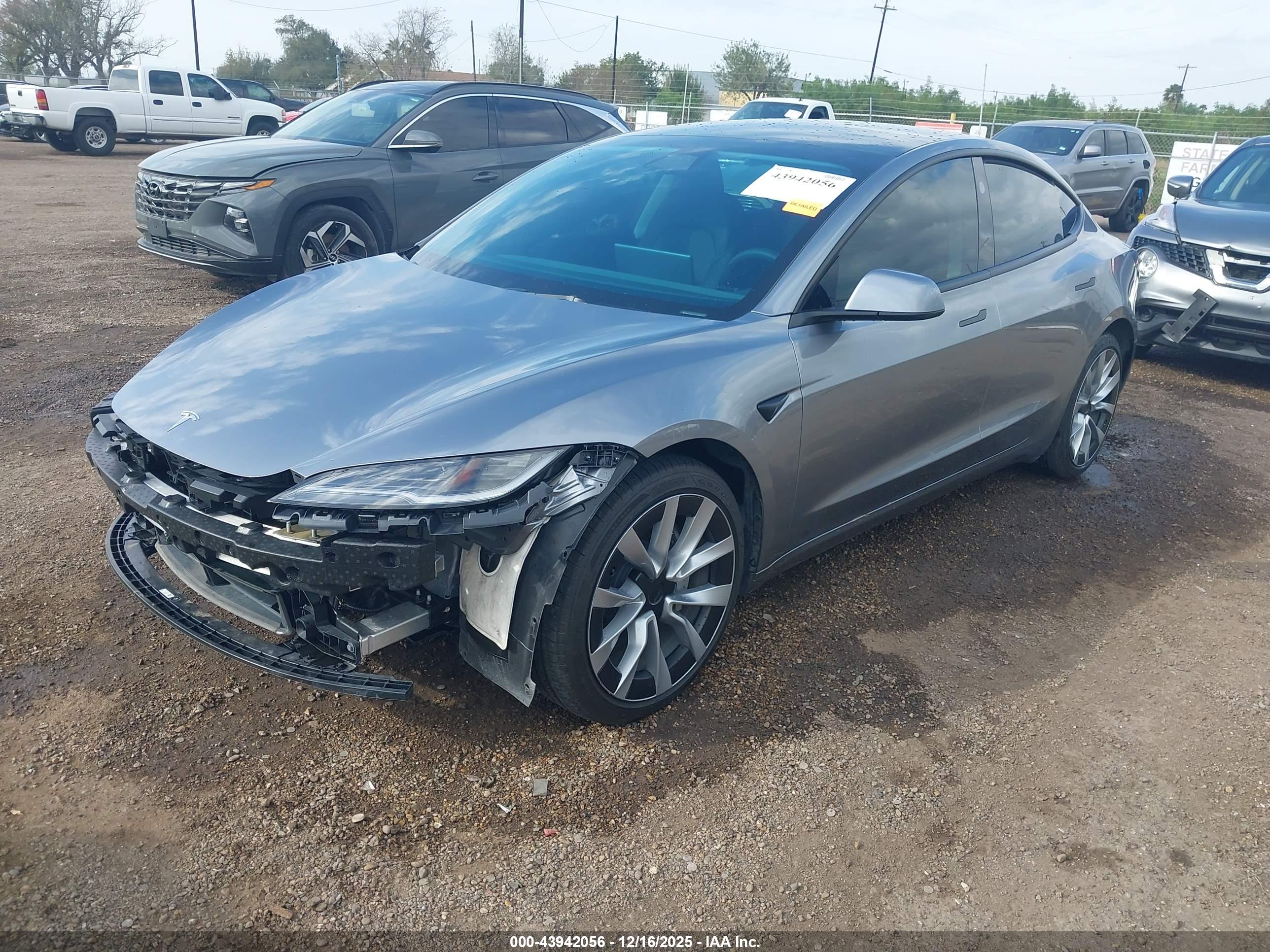 TESLA MODEL image 2