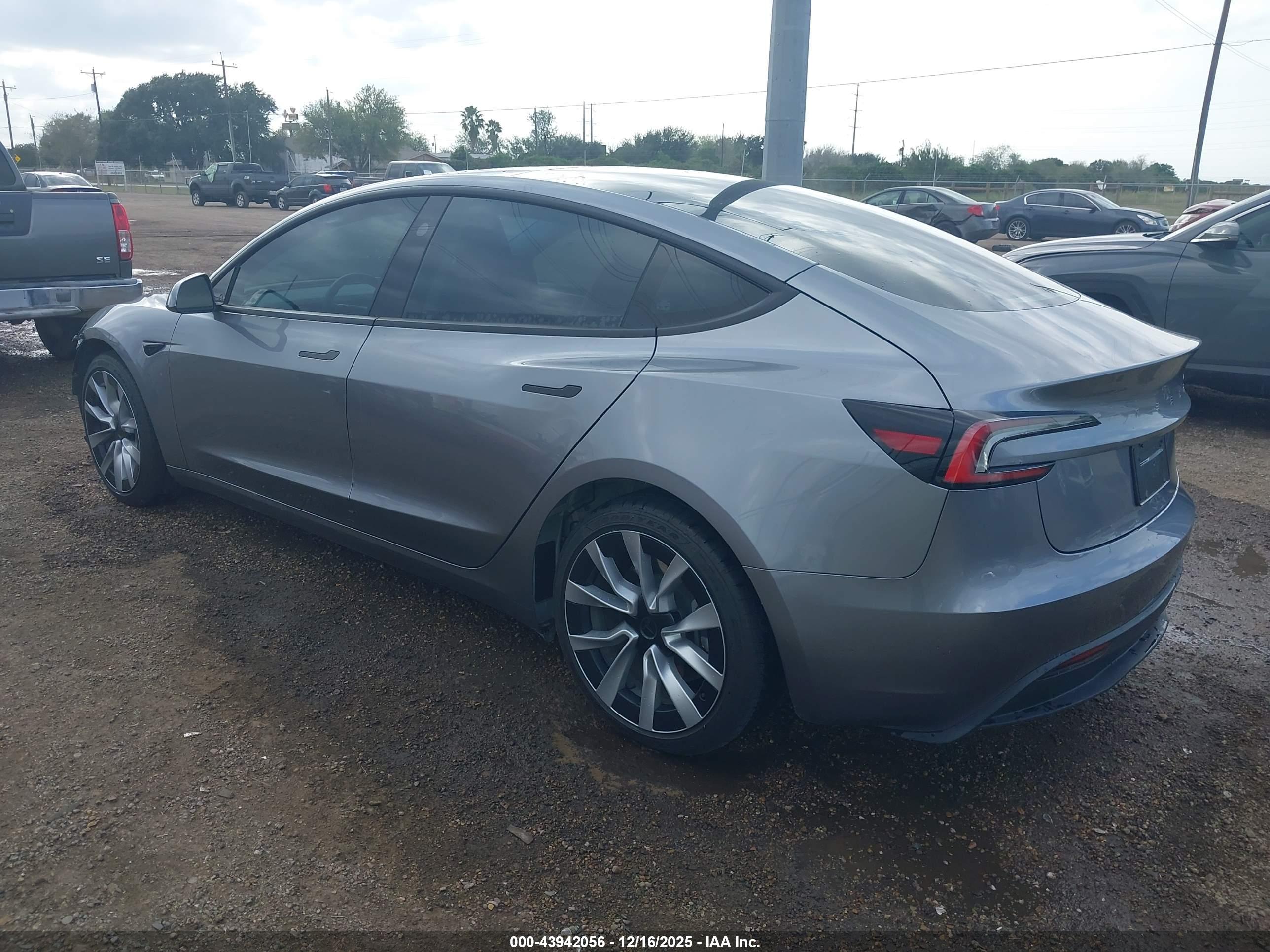 TESLA MODEL image 3