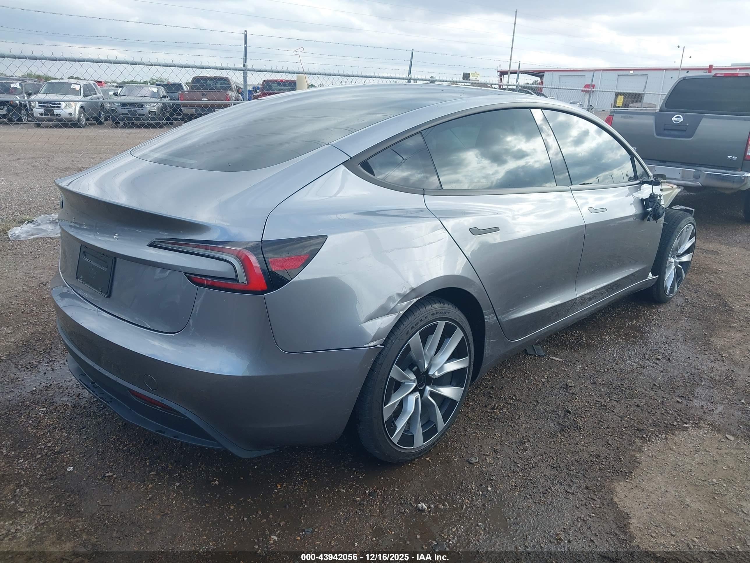 TESLA MODEL image 4