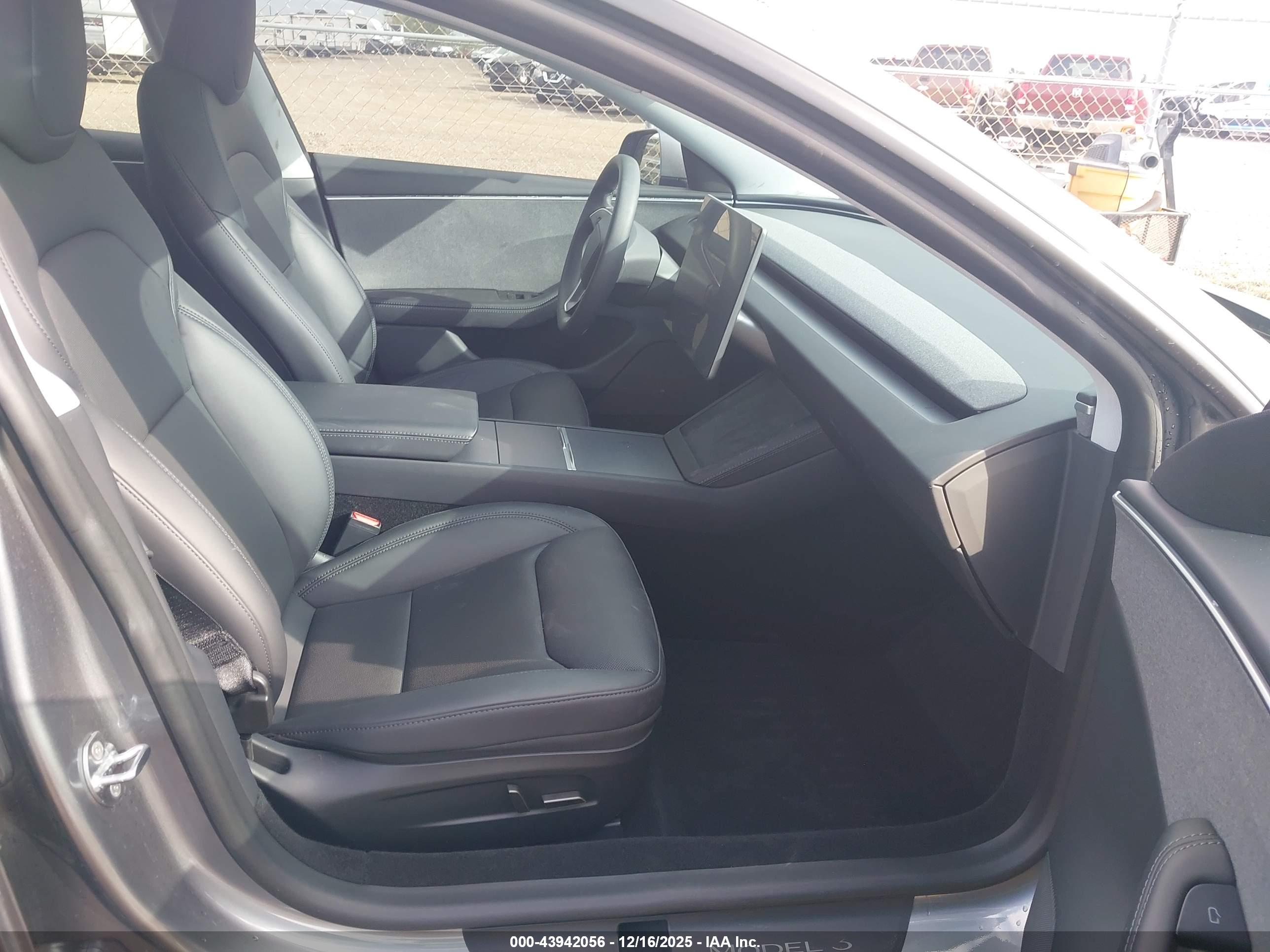 TESLA MODEL image 5