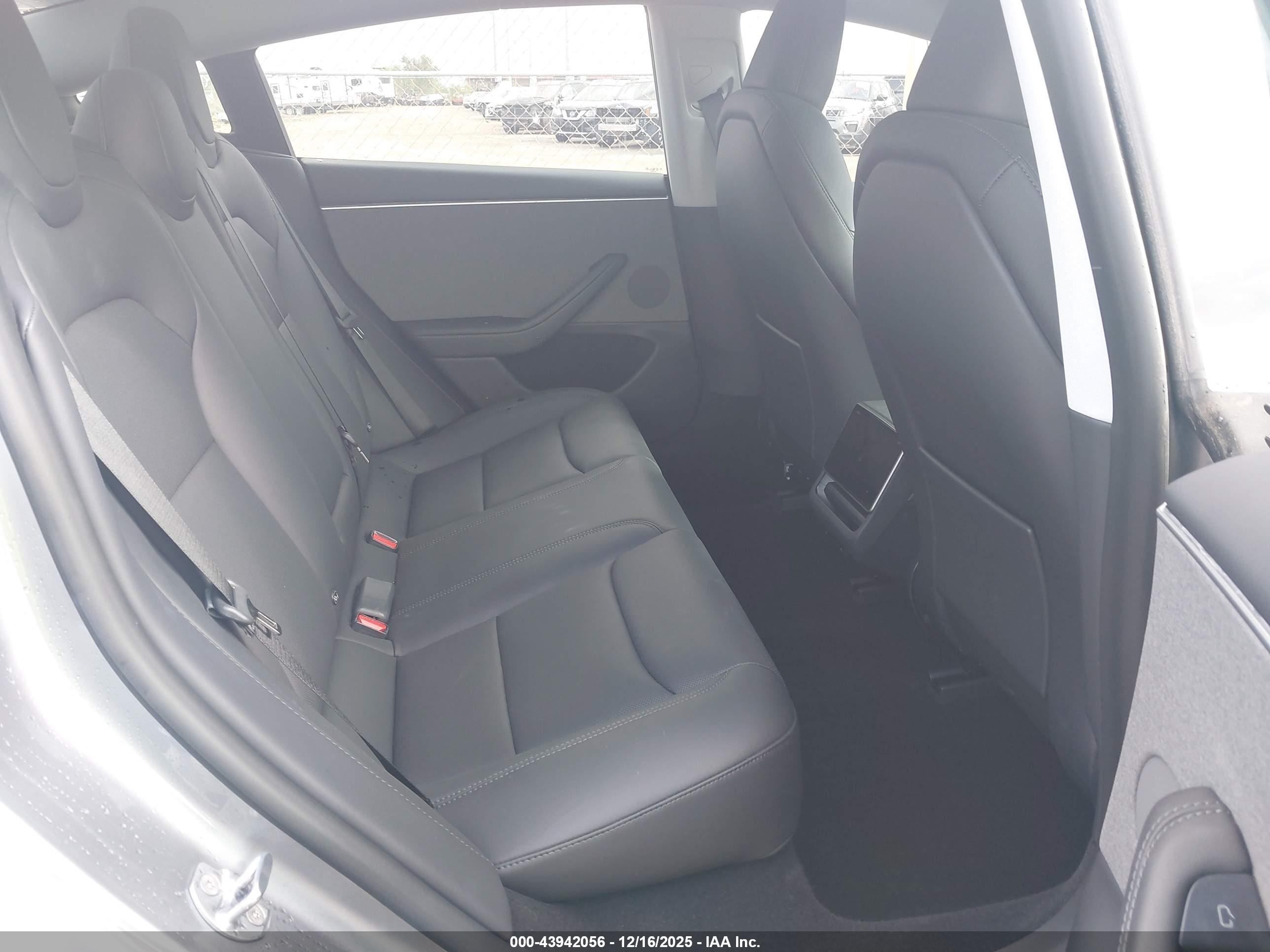 TESLA MODEL image 8