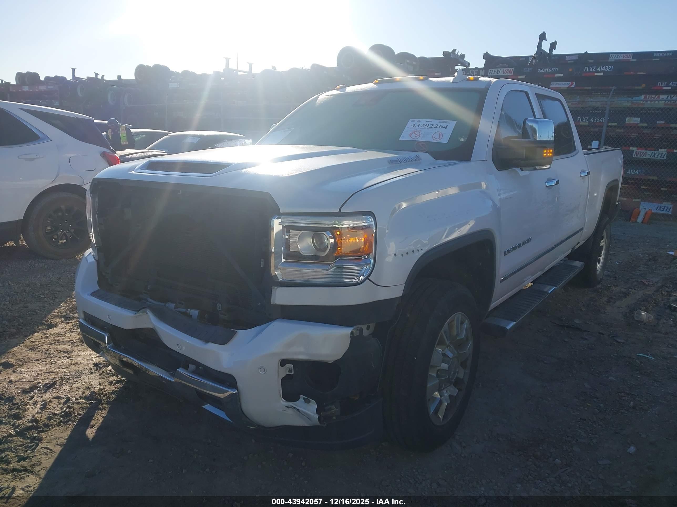 GMC SIERRA image 2