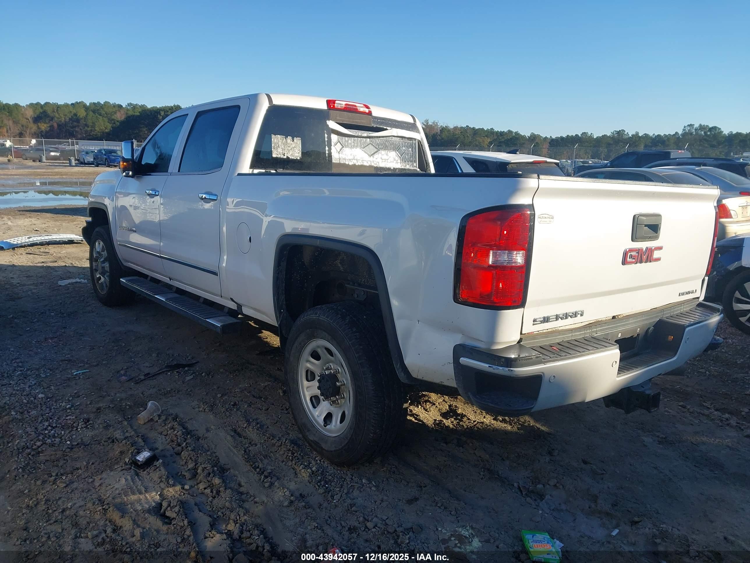 GMC SIERRA image 3