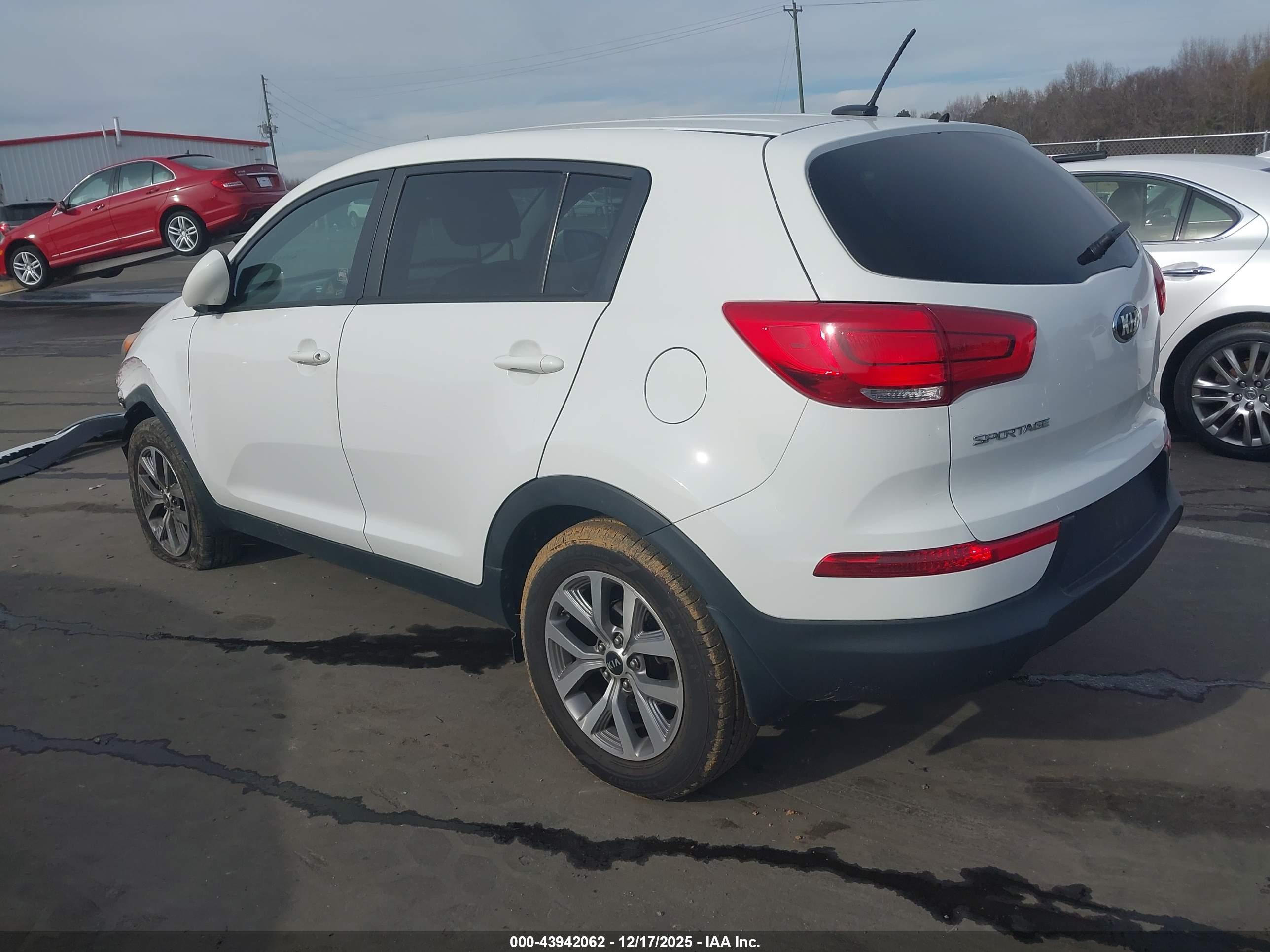 KIA SPORTAGE image 3