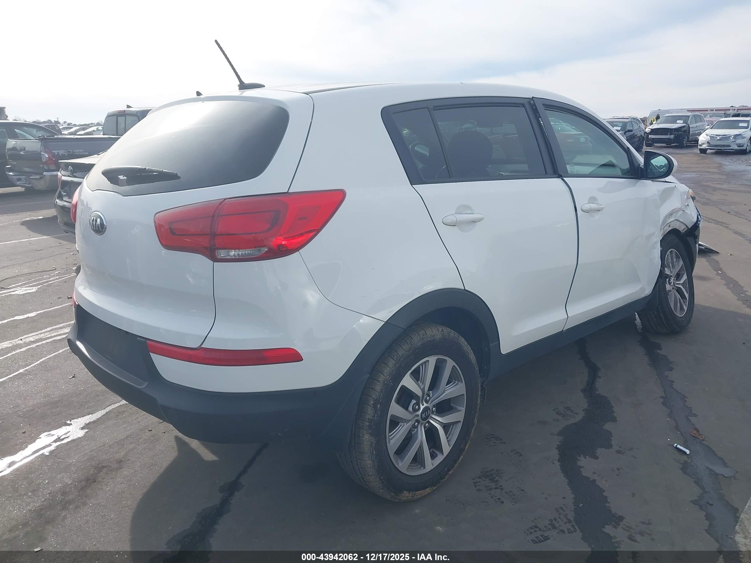 KIA SPORTAGE image 4