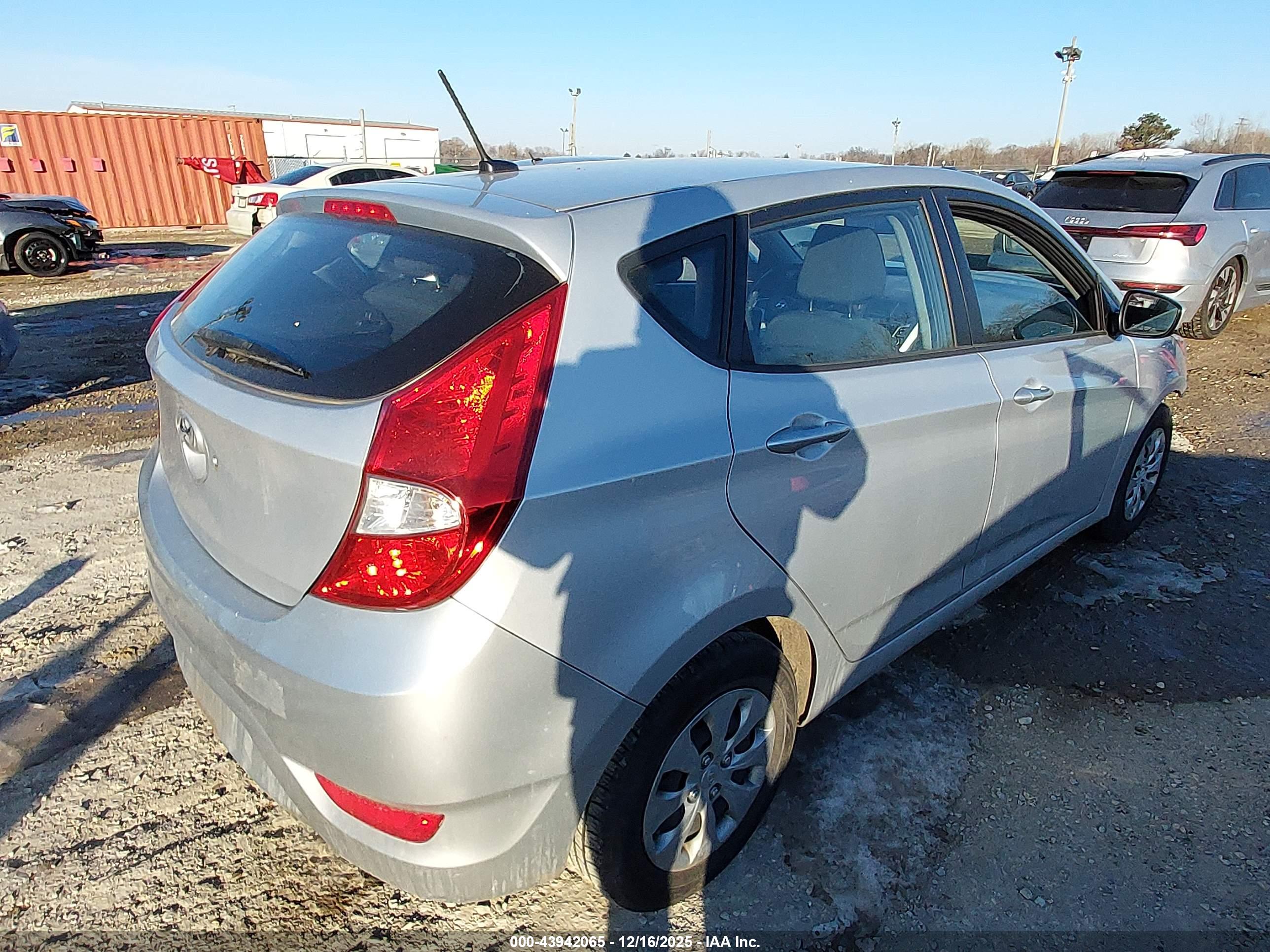 HYUNDAI ACCENT image 4