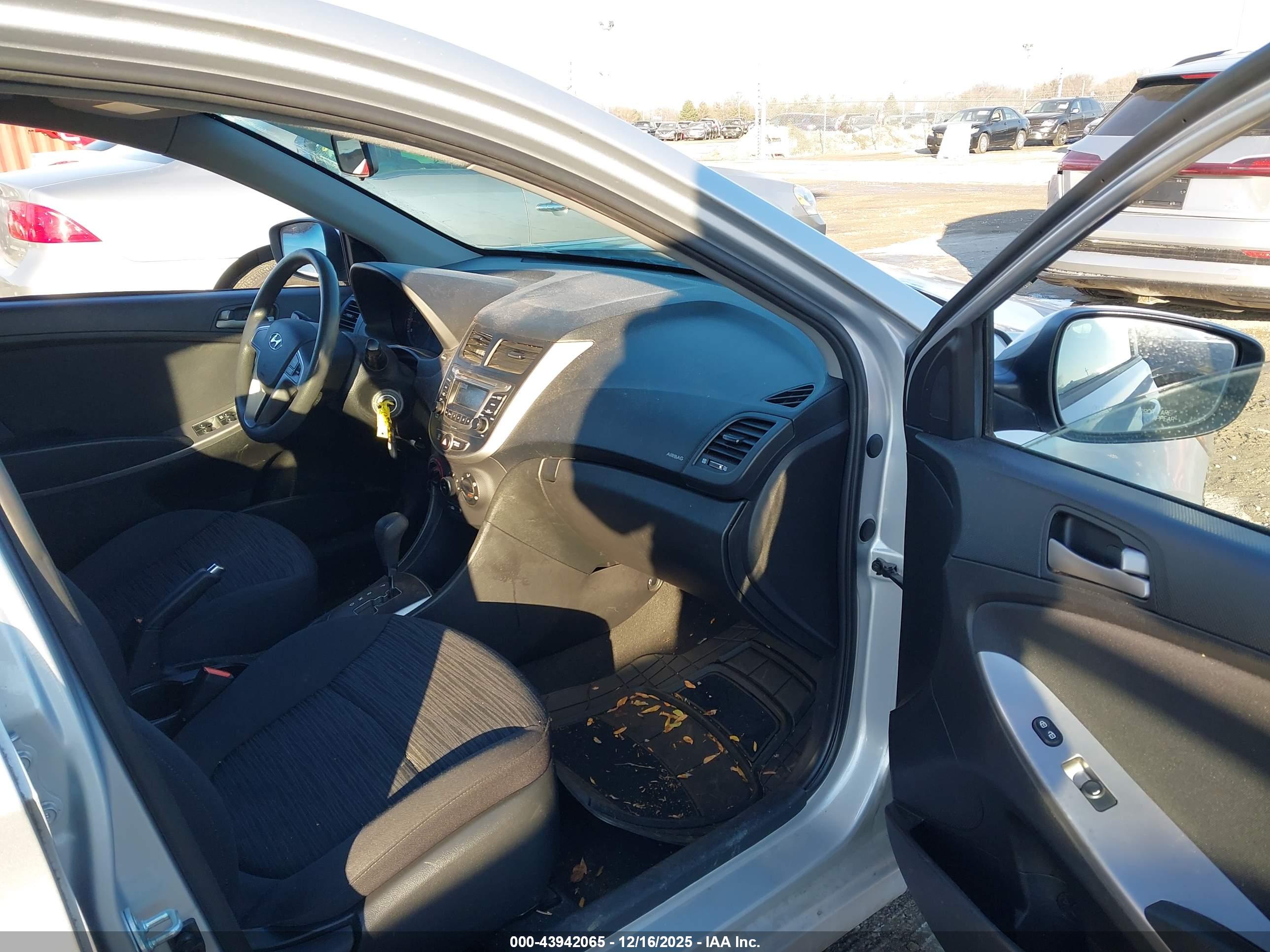 HYUNDAI ACCENT image 5