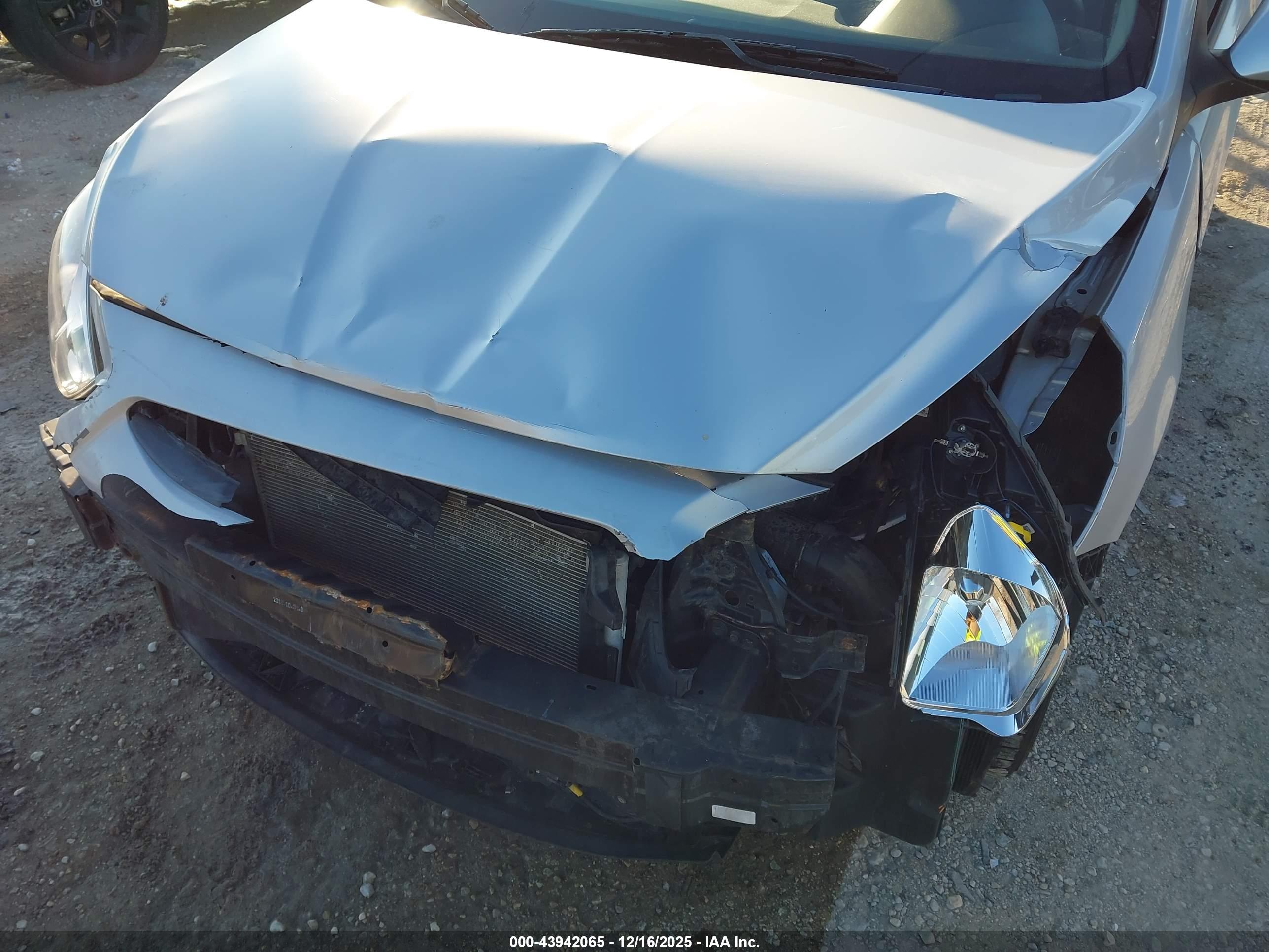HYUNDAI ACCENT image 6