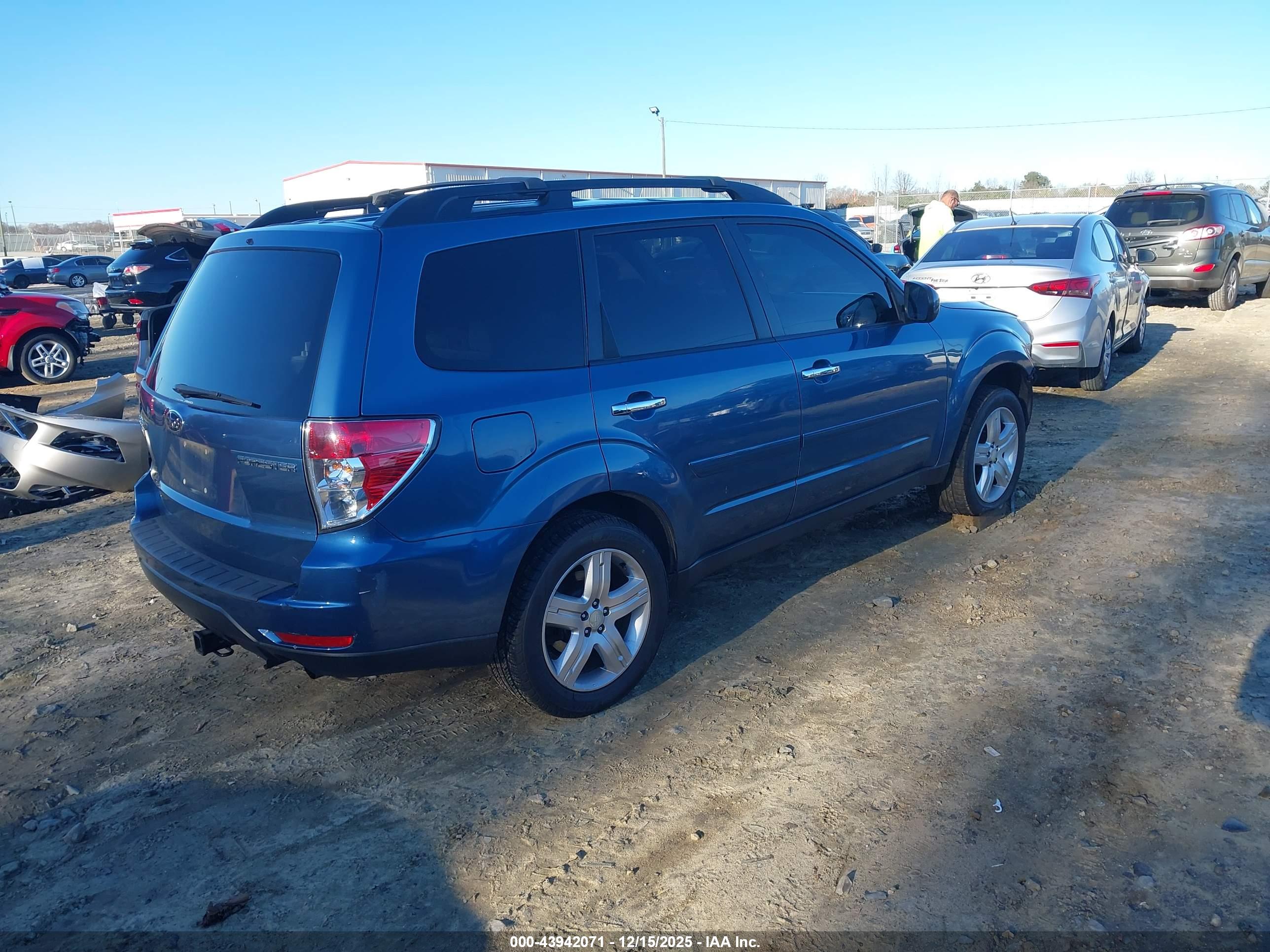 SUBARU FORESTER image 4
