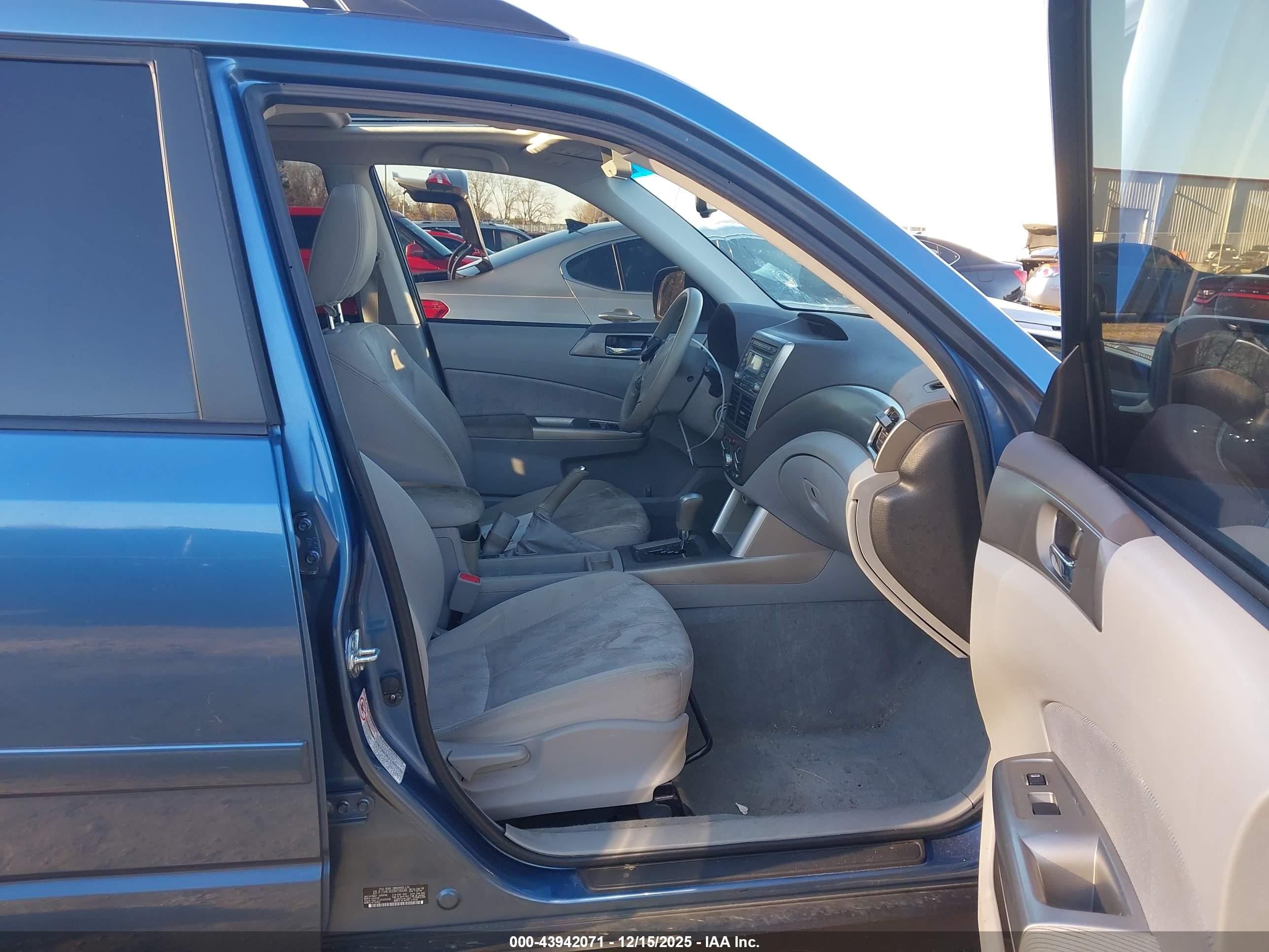 SUBARU FORESTER image 5