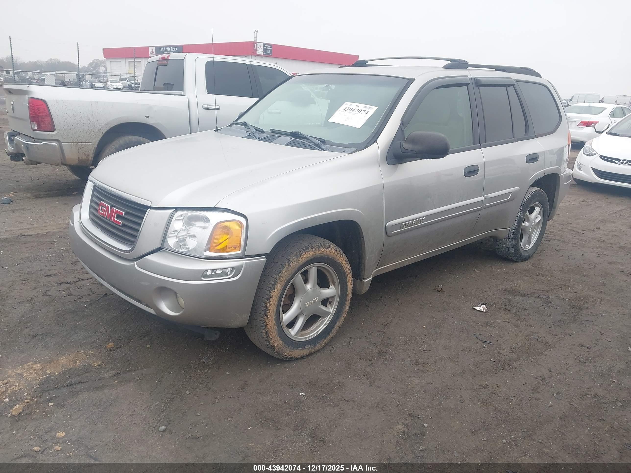 GMC ENVOY image 2
