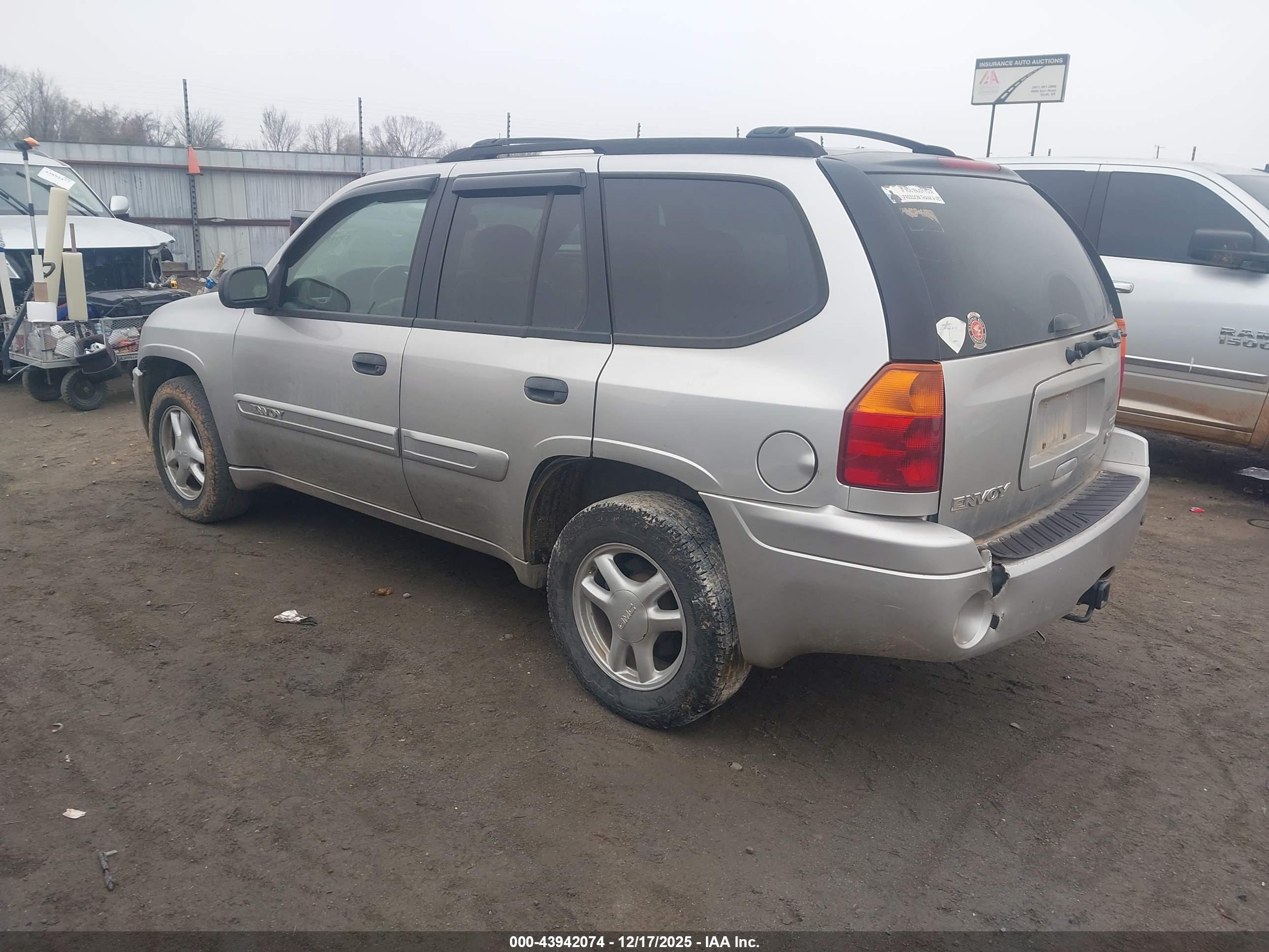 GMC ENVOY image 3