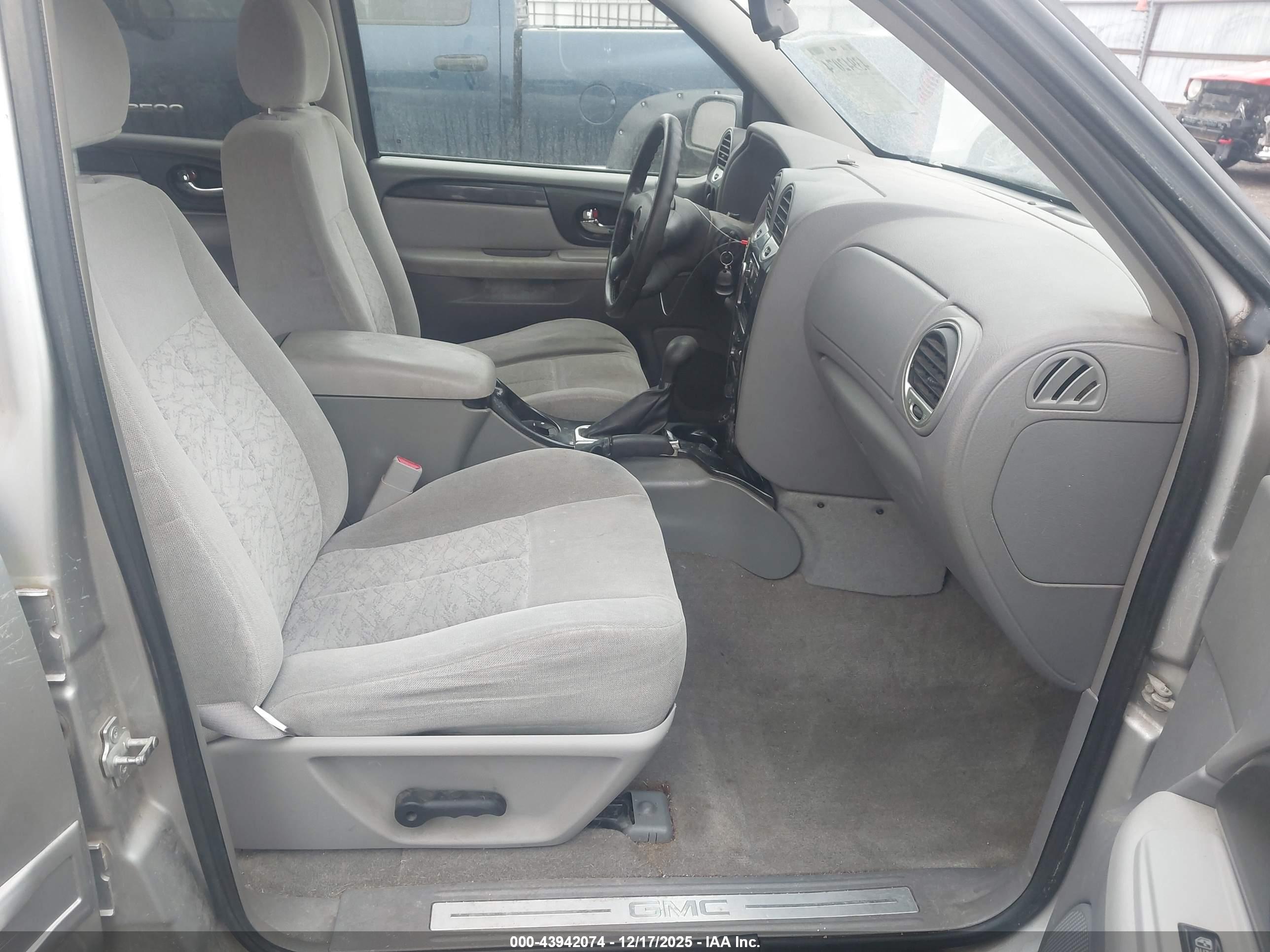 GMC ENVOY image 5