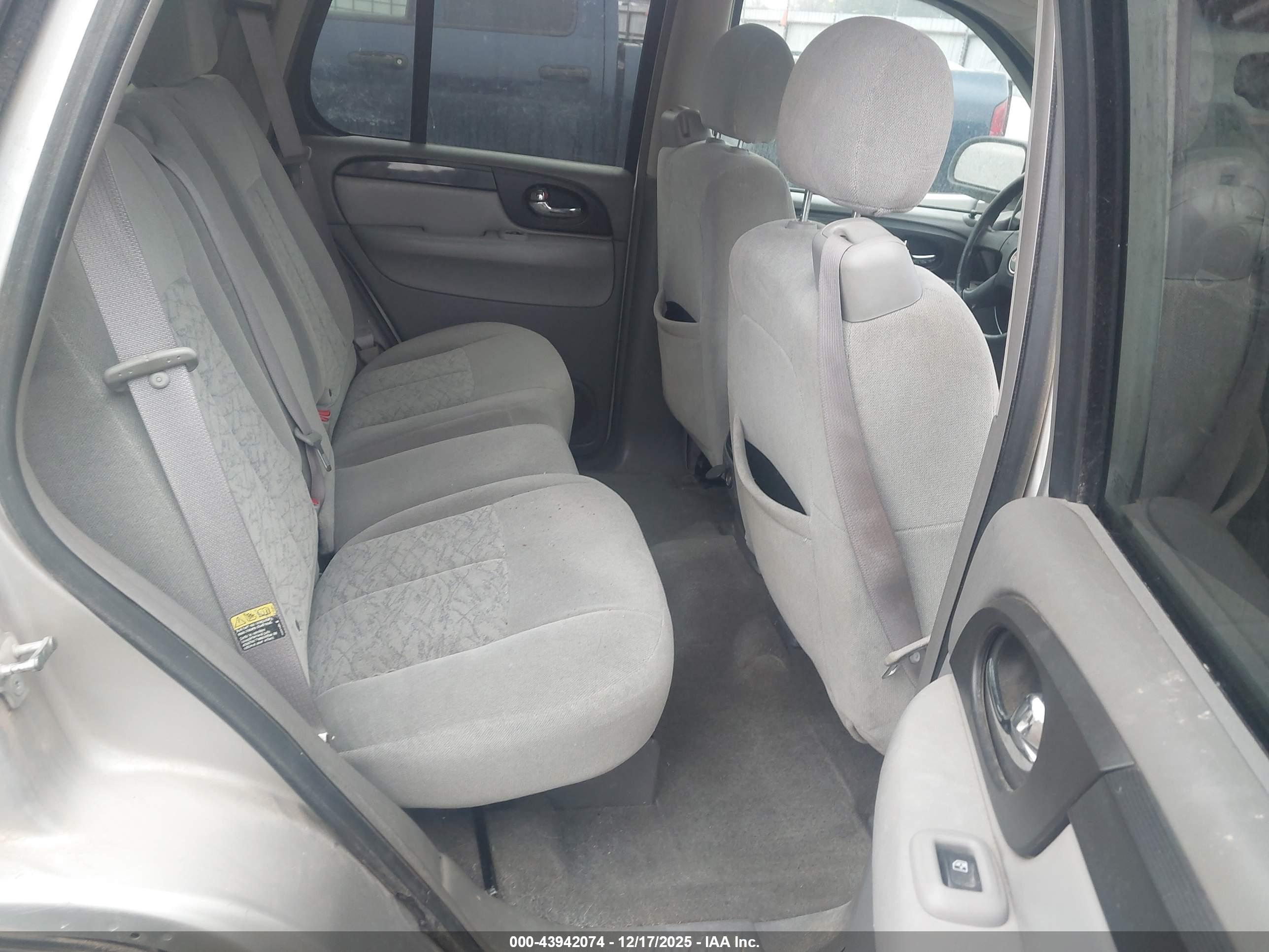 GMC ENVOY image 8