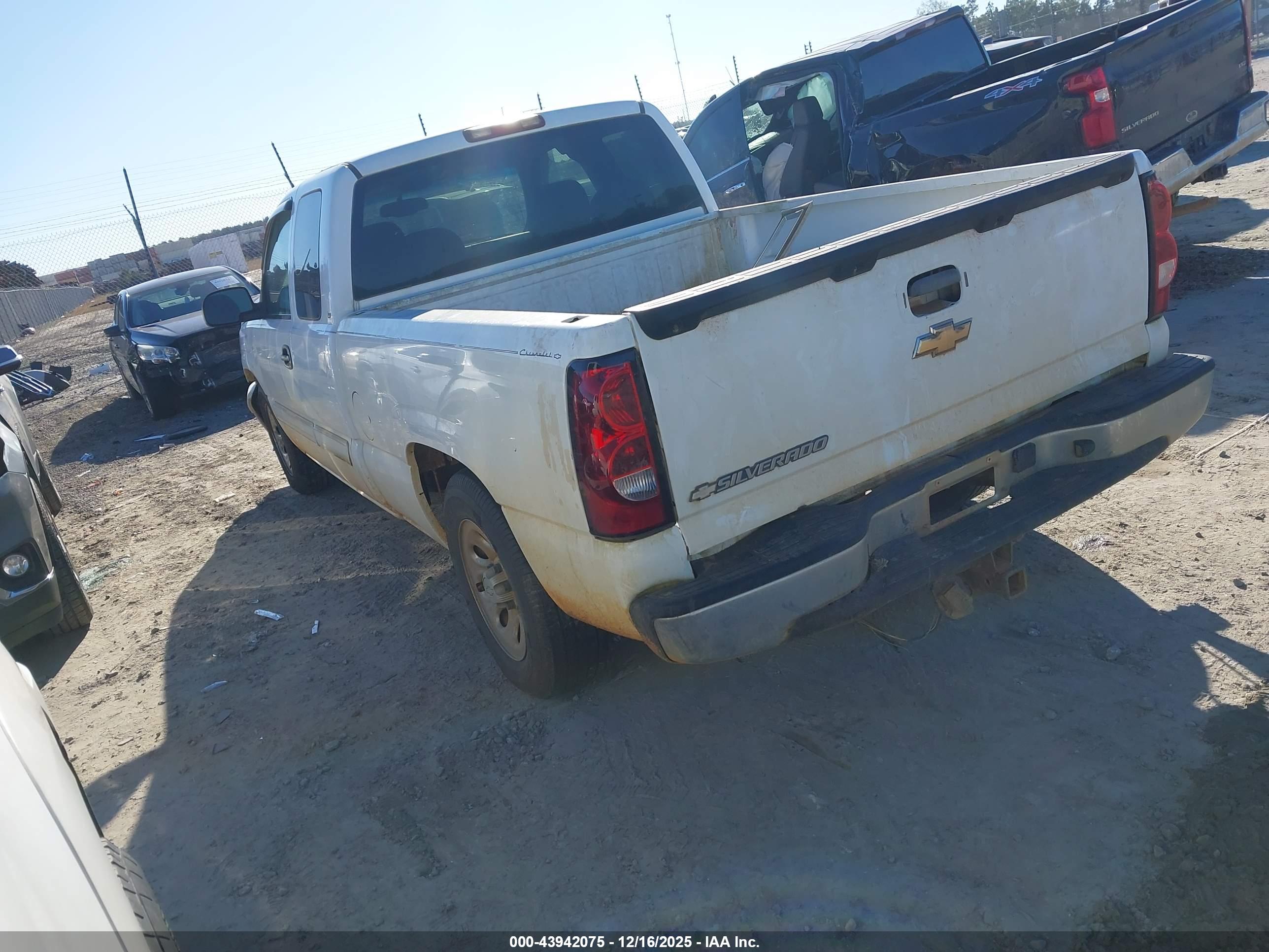 CHEVROLET SILVERADO image 3
