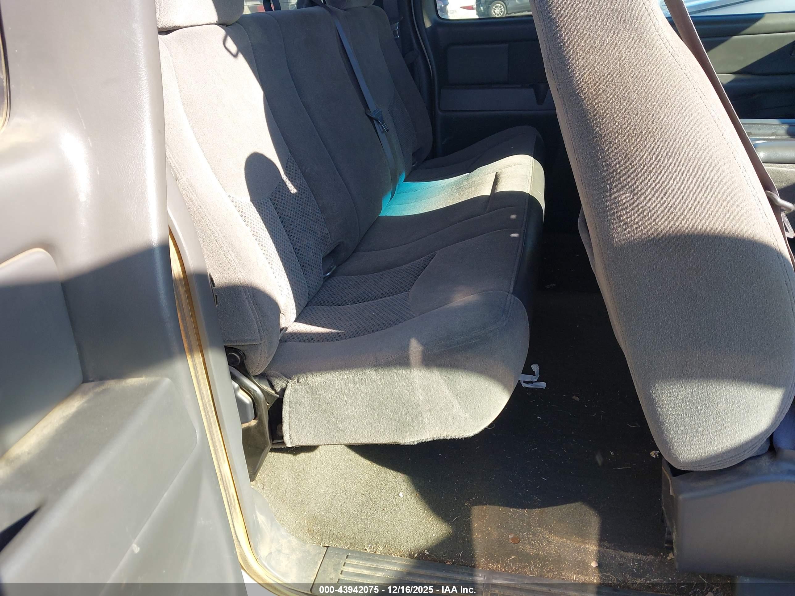 CHEVROLET SILVERADO image 8