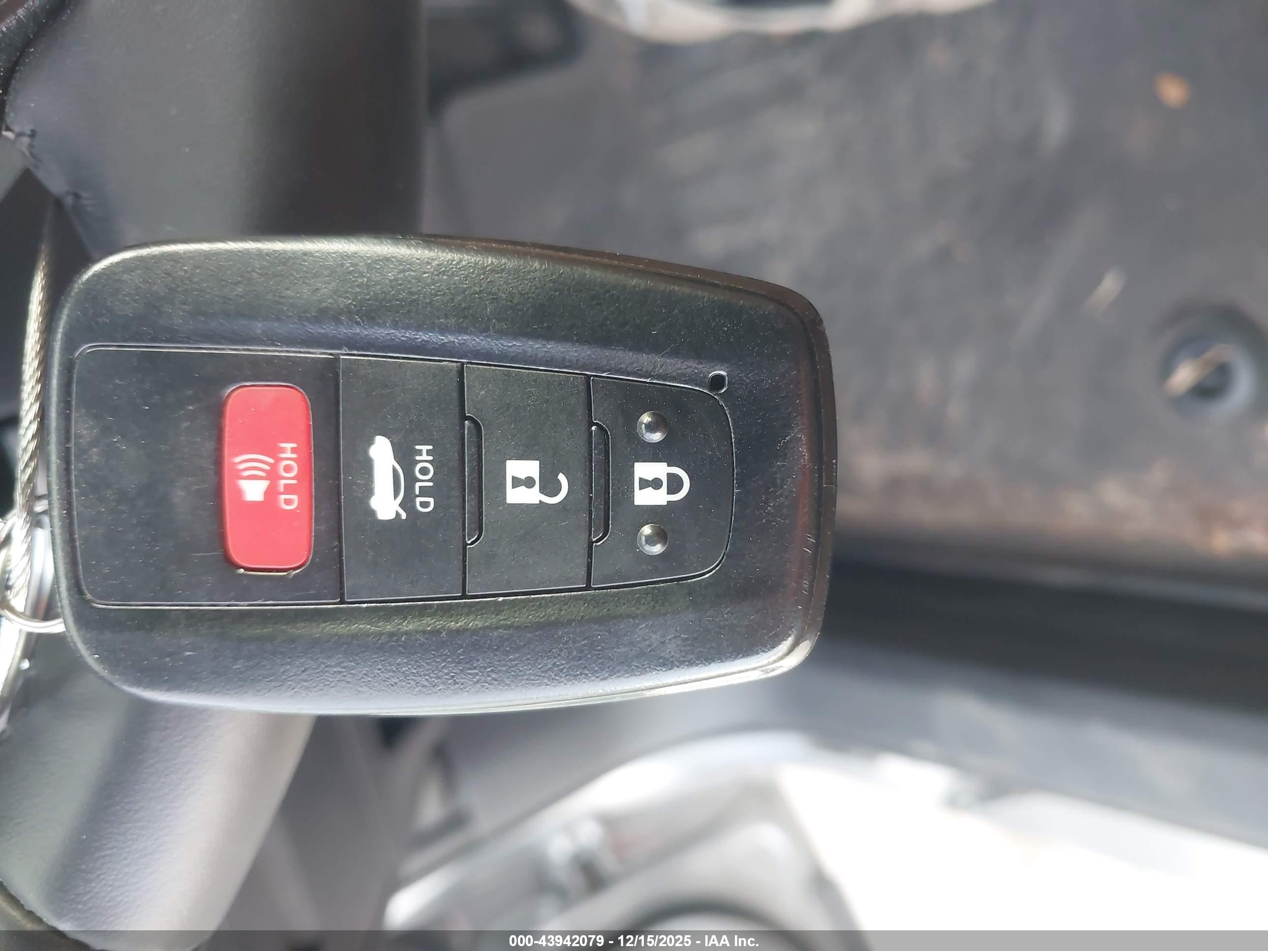 TOYOTA CAMRY image 11