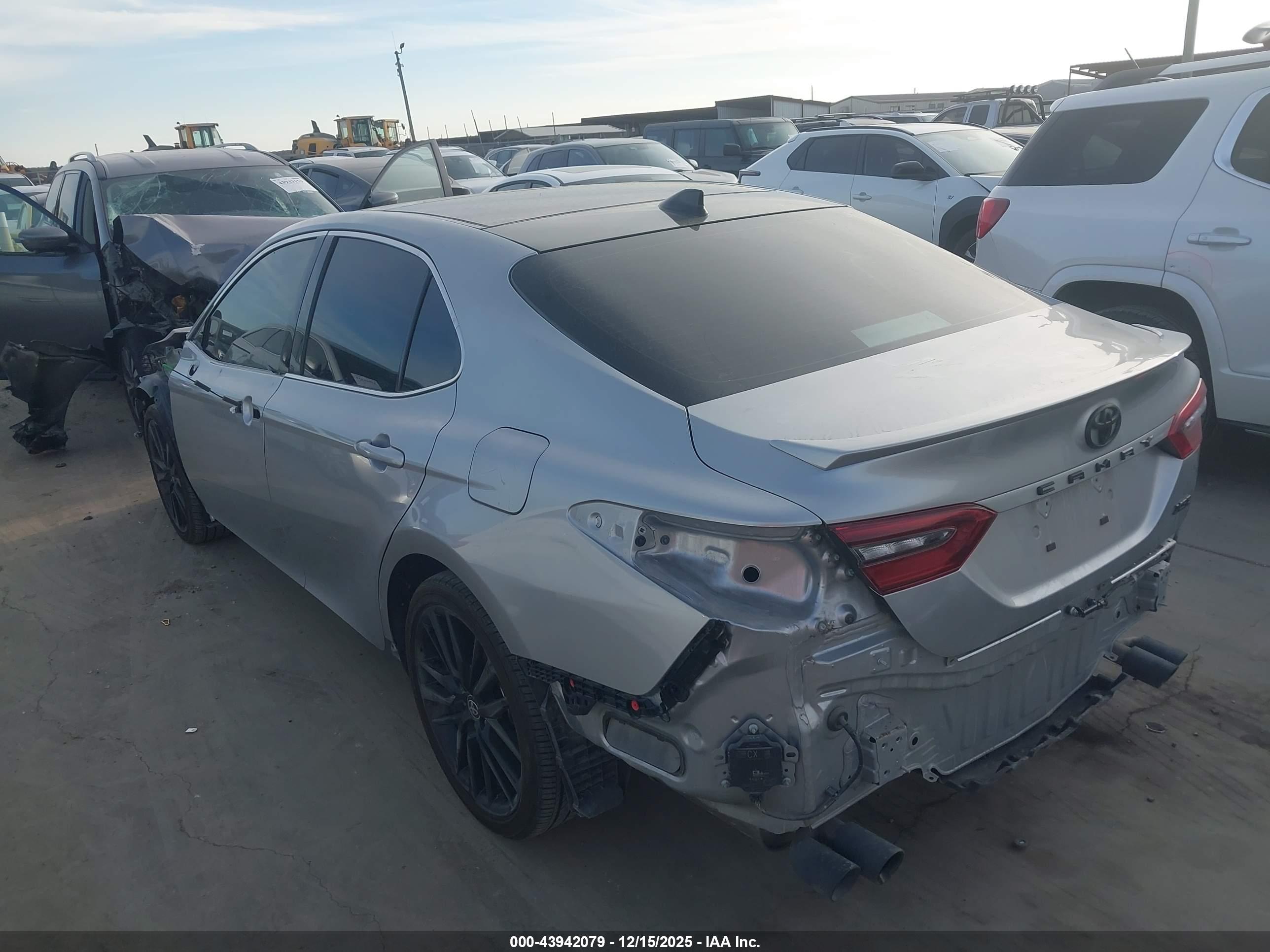 TOYOTA CAMRY image 3