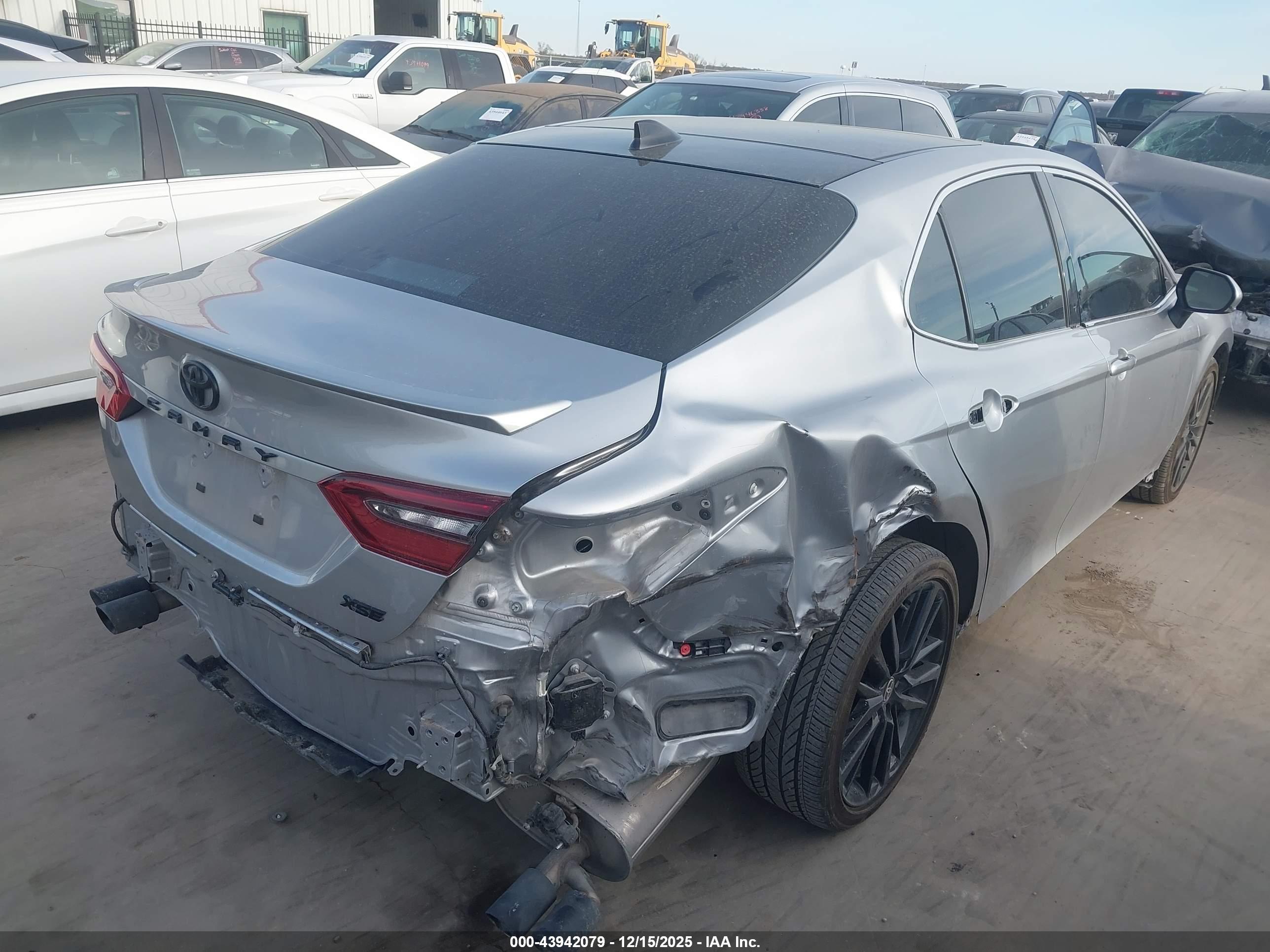 TOYOTA CAMRY image 4